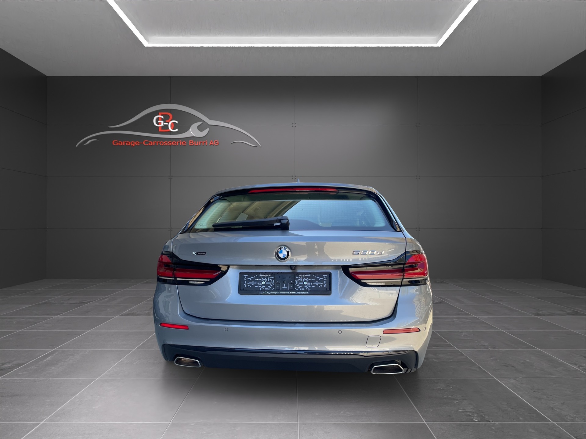 BMW 530d xDrive 48V Touring Steptronic-image-4