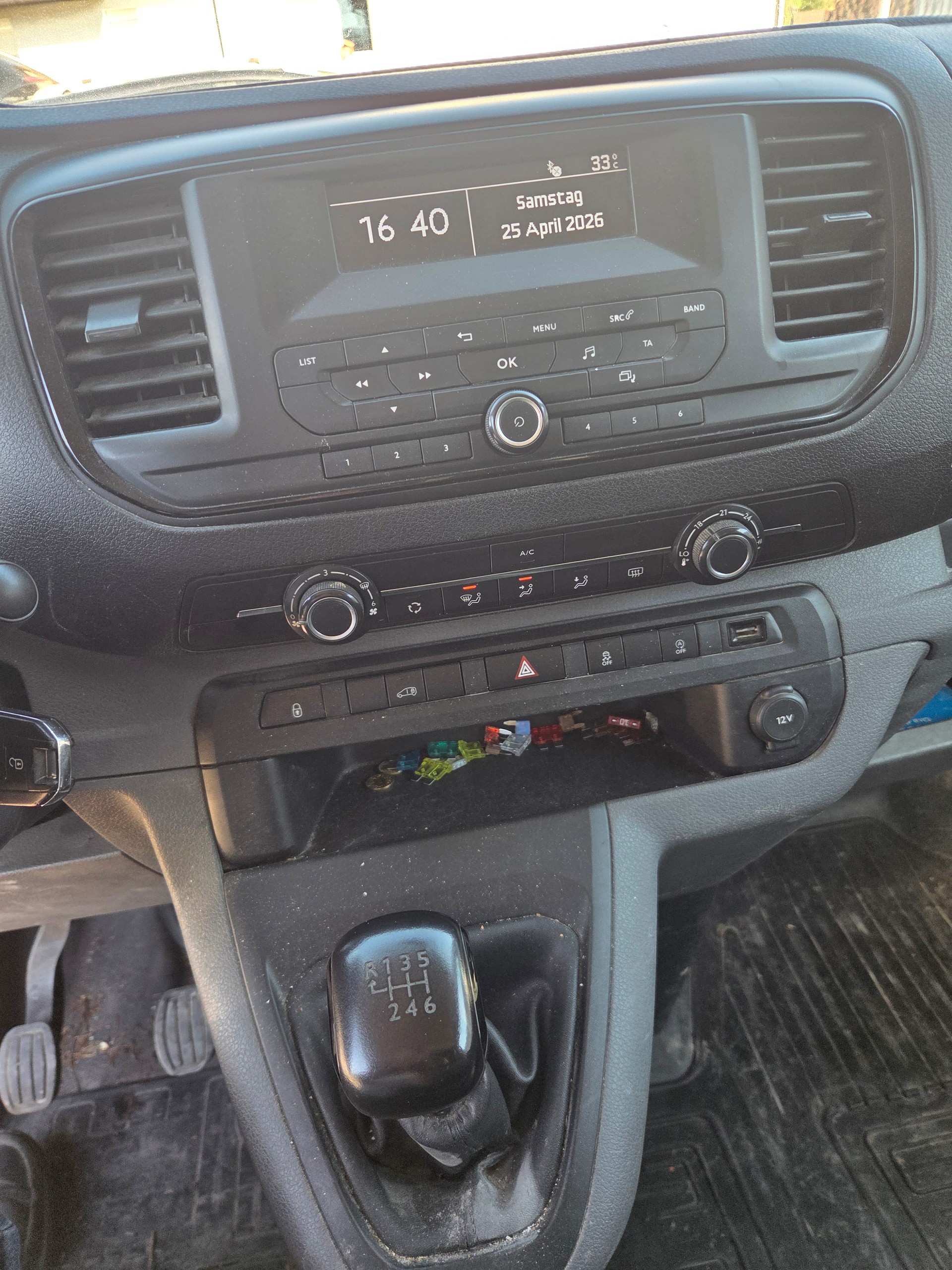 TOYOTA Proace 2.0D Glass Van L1 Luna-image-6