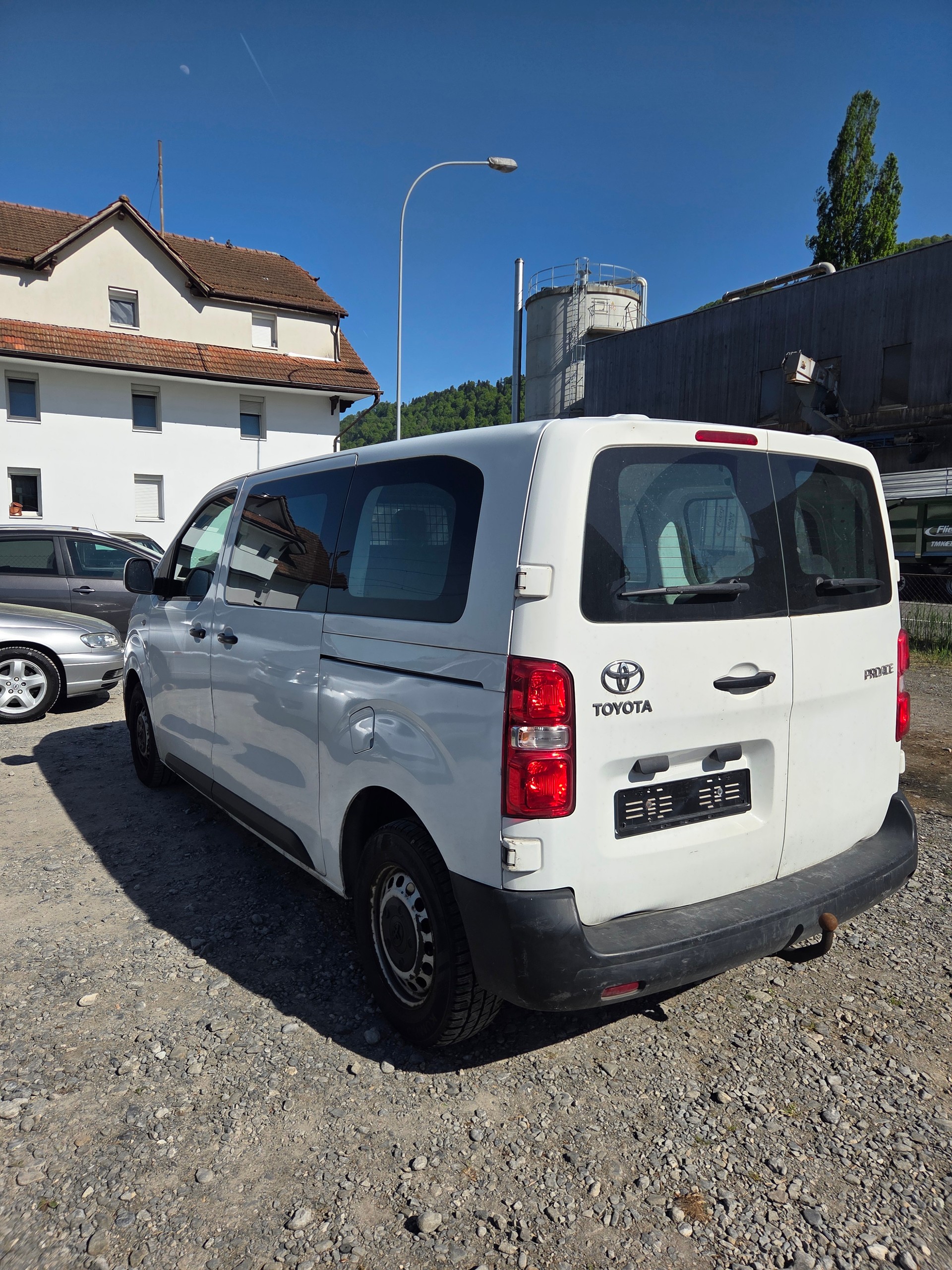 TOYOTA Proace 2.0D Glass Van L1 Luna-image-2