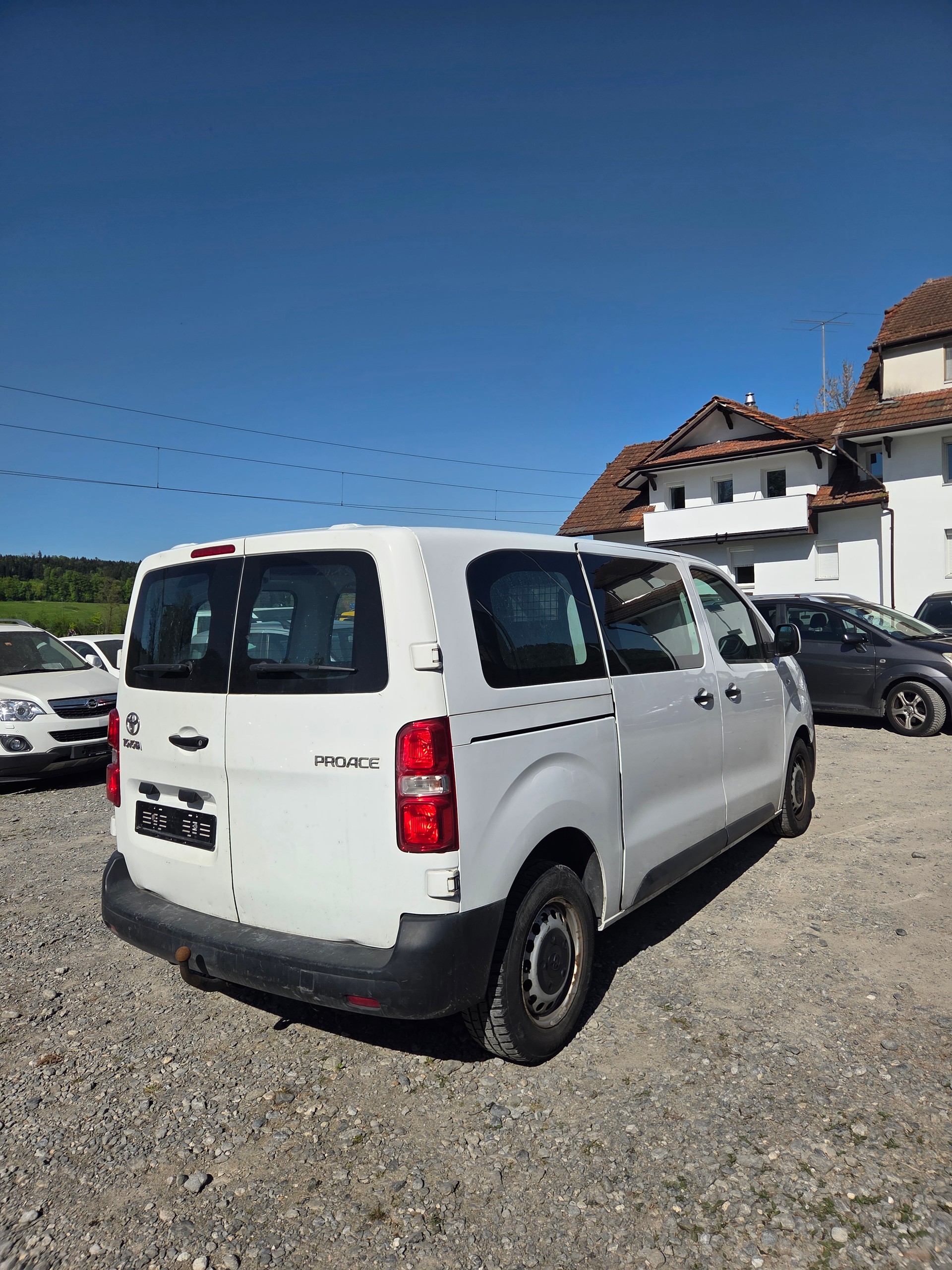 TOYOTA Proace 2.0D Glass Van L1 Luna-image-3