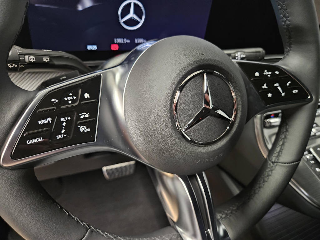 MERCEDES-BENZ V 300 d 4Matic Swiss Edition lang-image-10