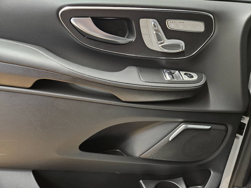 MERCEDES-BENZ V 300 d 4Matic Swiss Edition lang-image-9