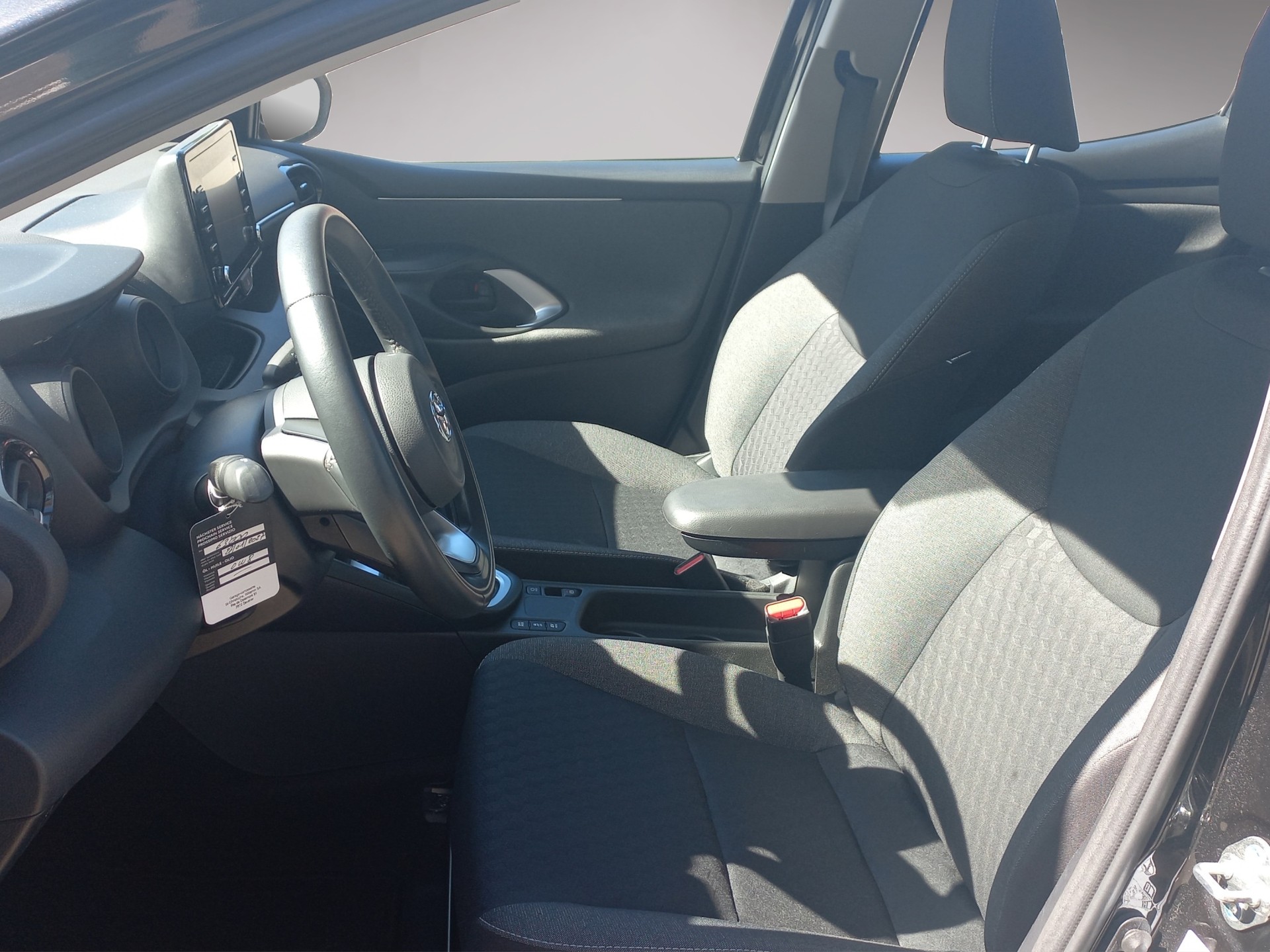 TOYOTA Yaris 1.5 Trend e-CVT-image-6