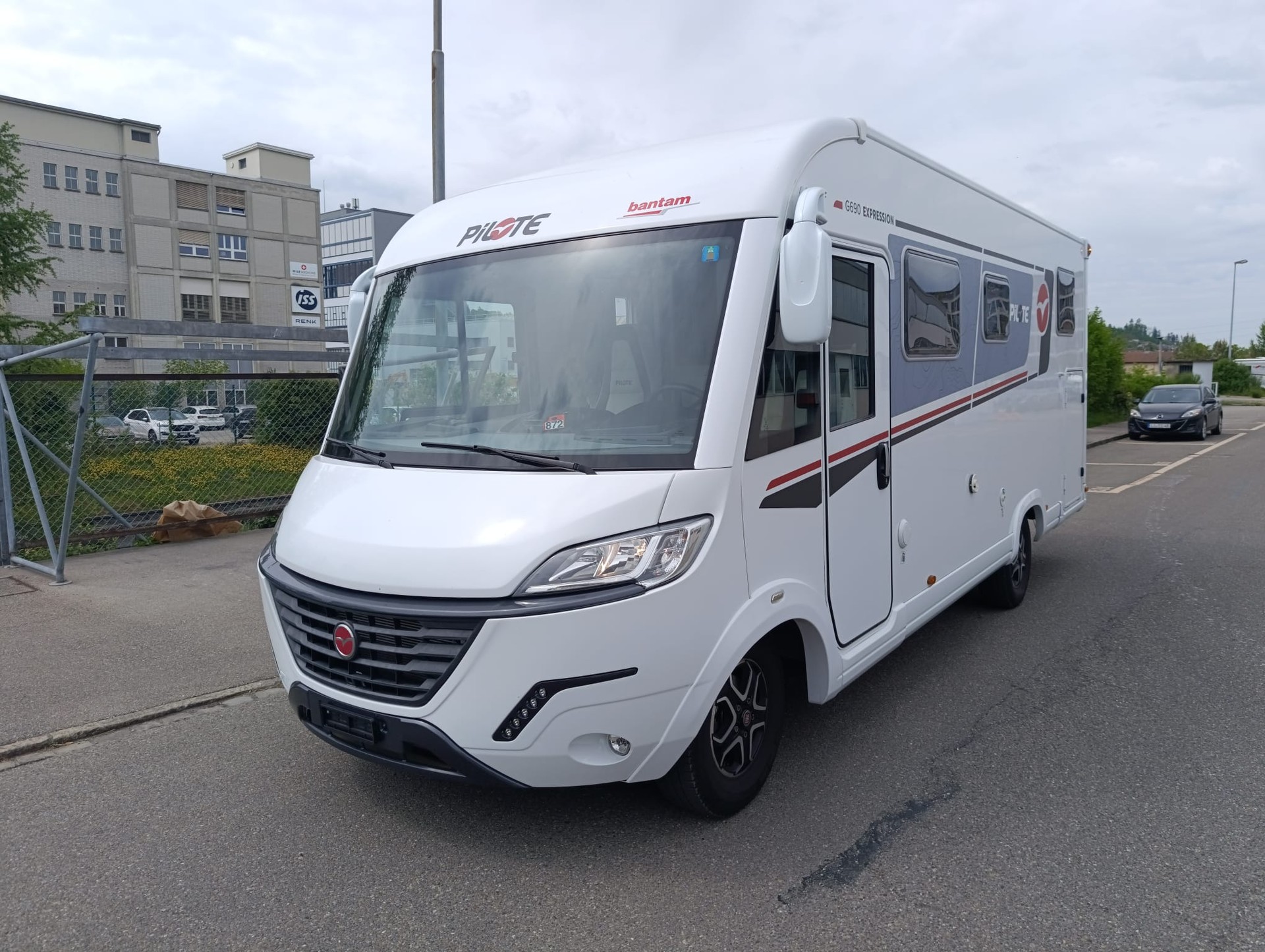 PILOTE Expression G690H***VOLLAUSSTATTUNG***NEUWERTIG***TOP-PREIS***9 Gang Automatik- Getriebe*Solar*Truma Gas und Stromheizung*