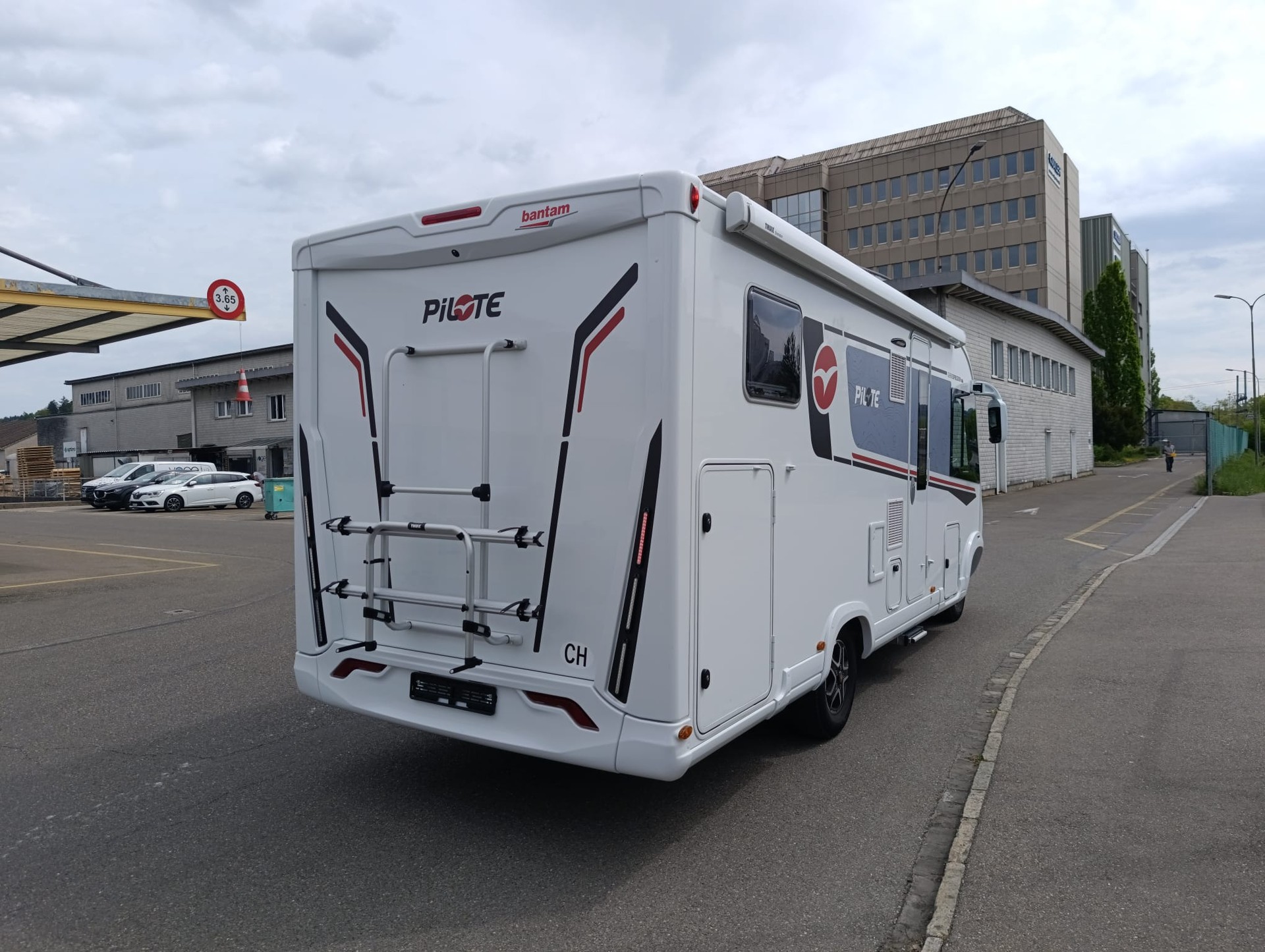 PILOTE Expression G690H***VOLLAUSSTATTUNG***NEUWERTIG***TOP-PREIS***9 Gang Automatik- Getriebe*Solar*Truma Gas und Stromheizung*-image-5