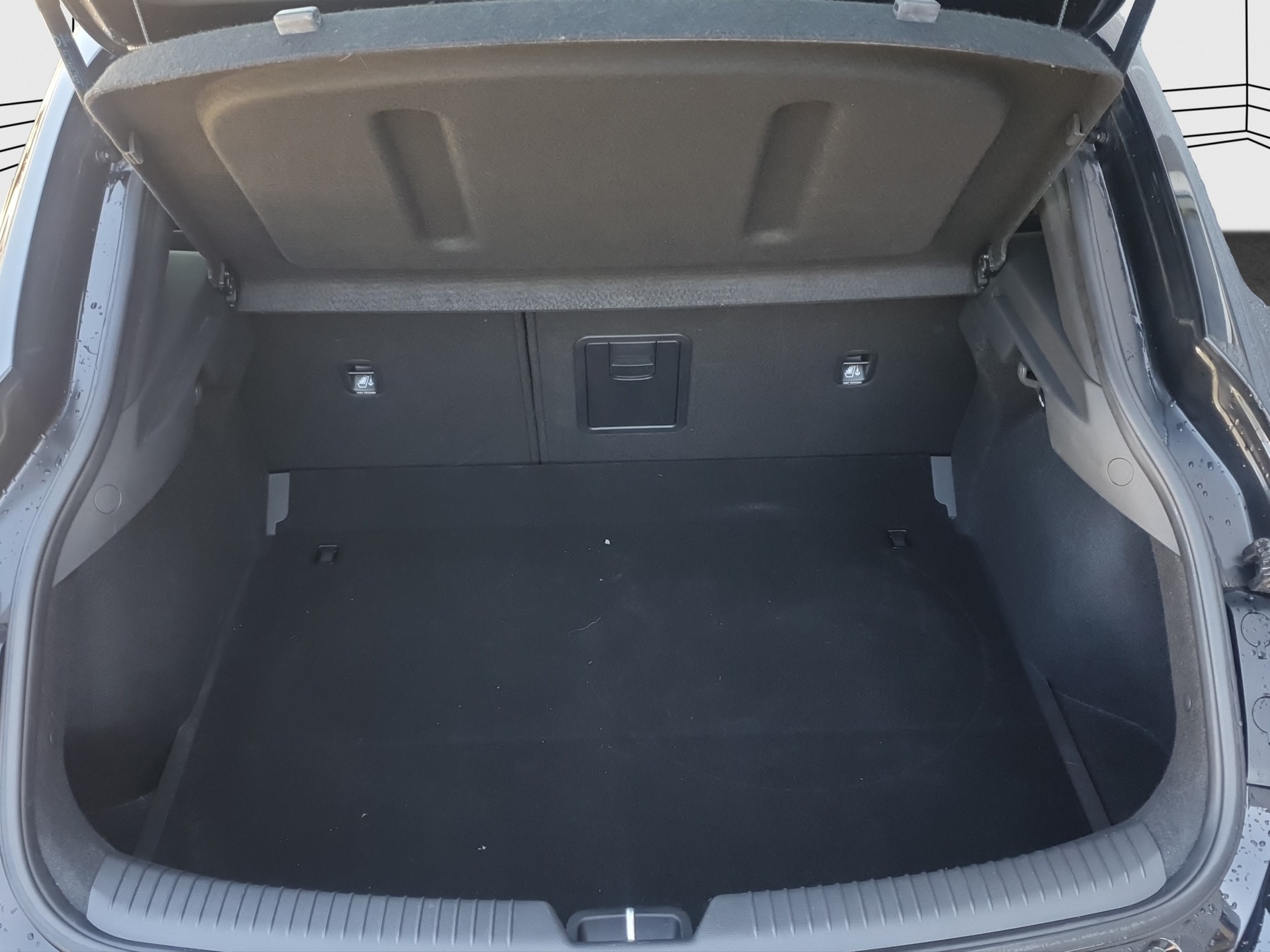 HYUNDAI i30 Fastback 1.5 T-GDi N-Line Exclusive Auto.-image-12