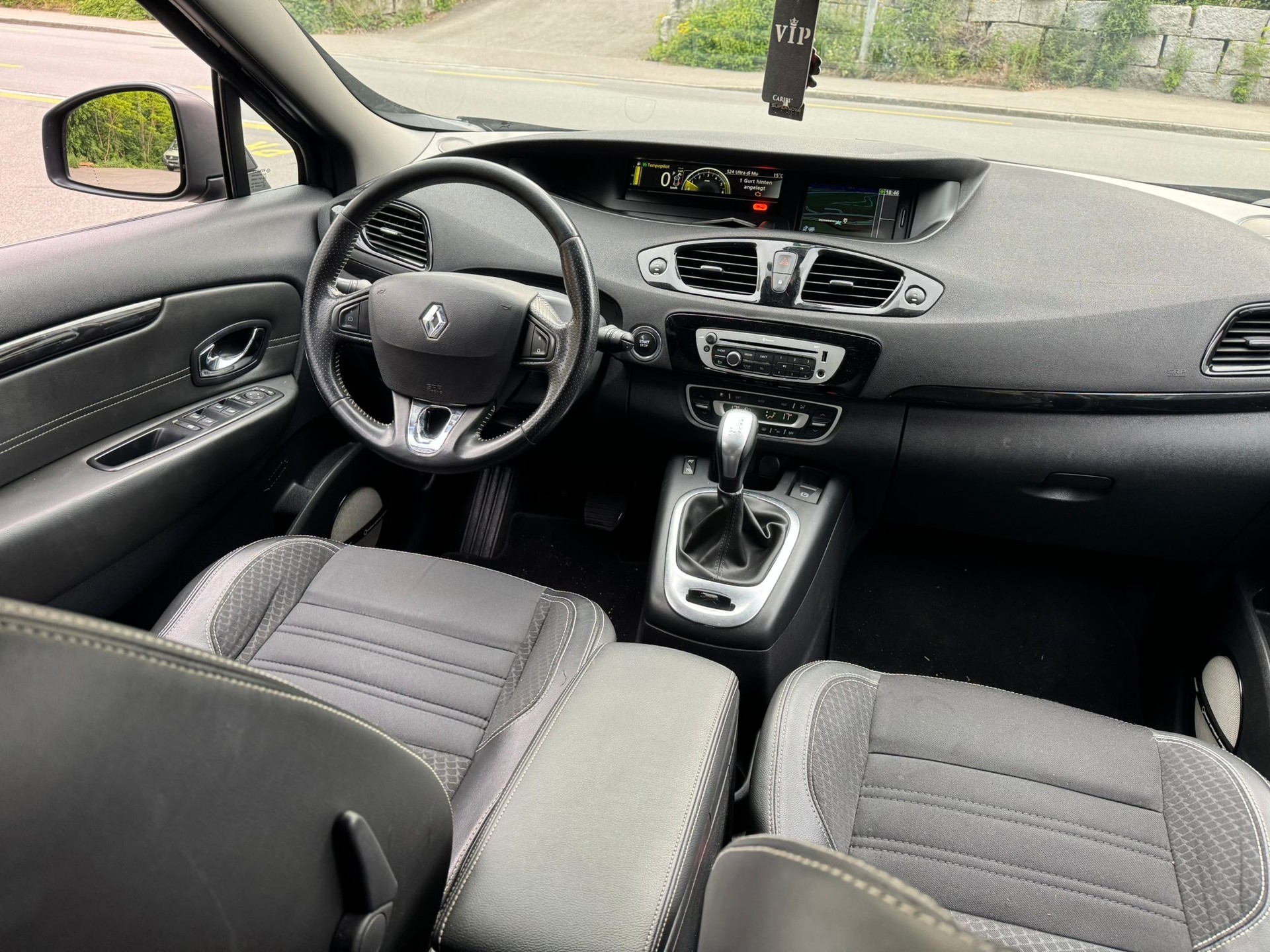 RENAULT Grand Scénic 1.5 dCi Energy EDC-image-8