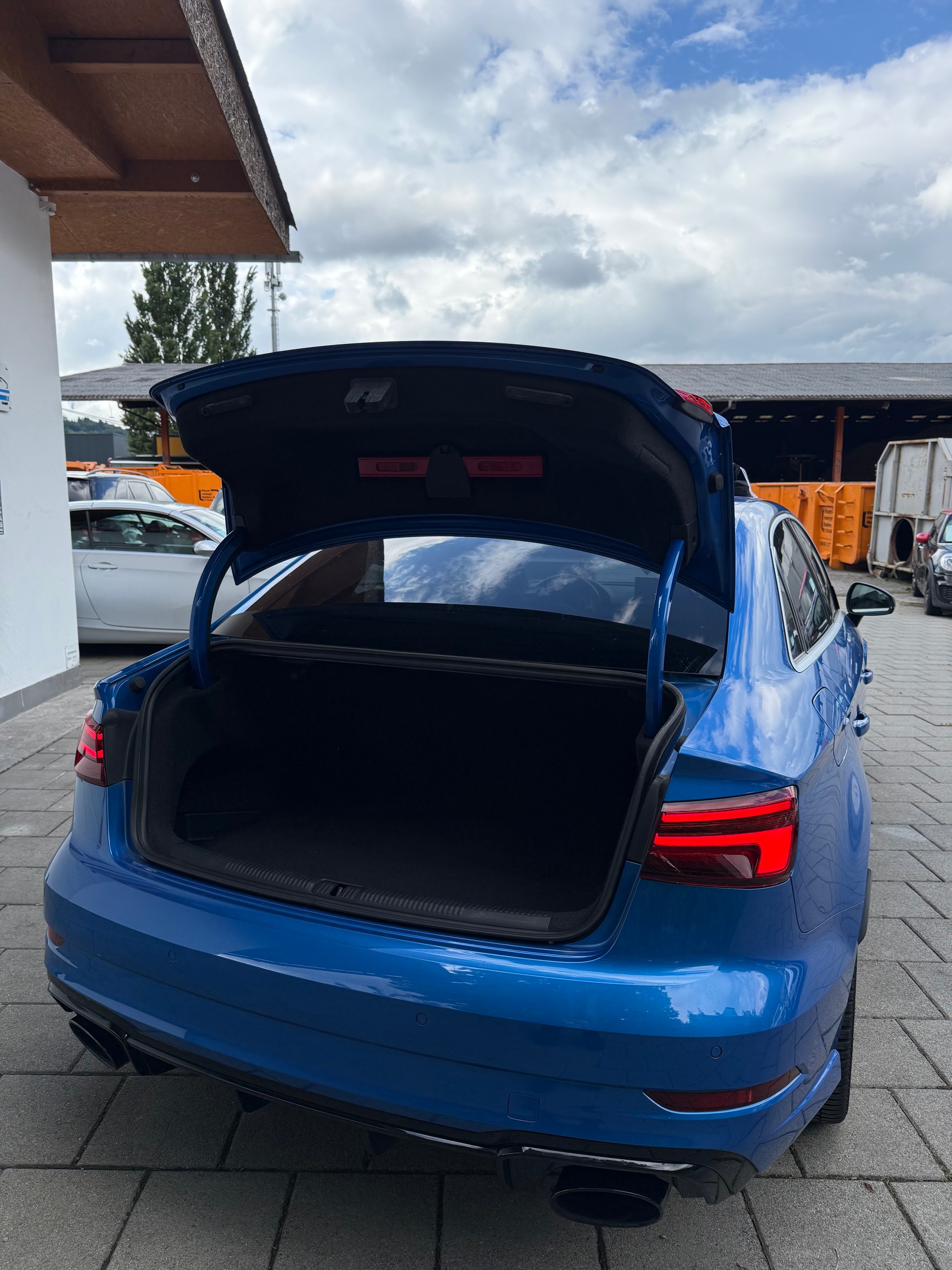 AUDI RS3 Sedan-image-5