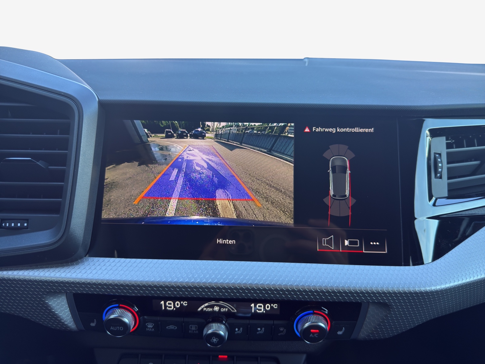 AUDI A1 Sportback 30 TFSI S Line Attraction S-tronic-image-14