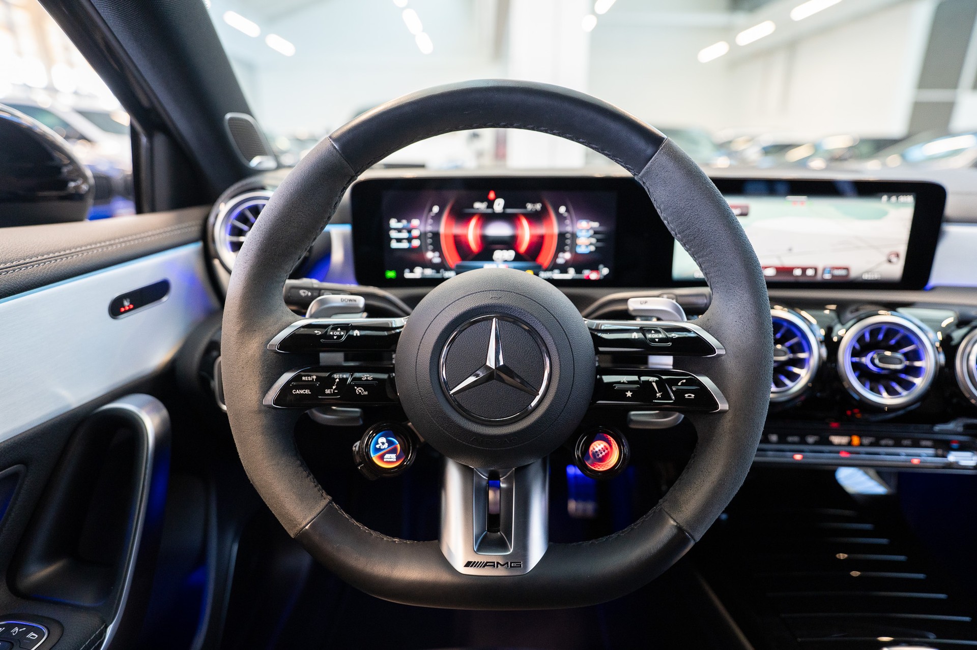 MERCEDES-BENZ A 45 S AMG 4matic+ / Burmester / Ambiente-beleuchtung / Alcantara-Lenkrad-image-17