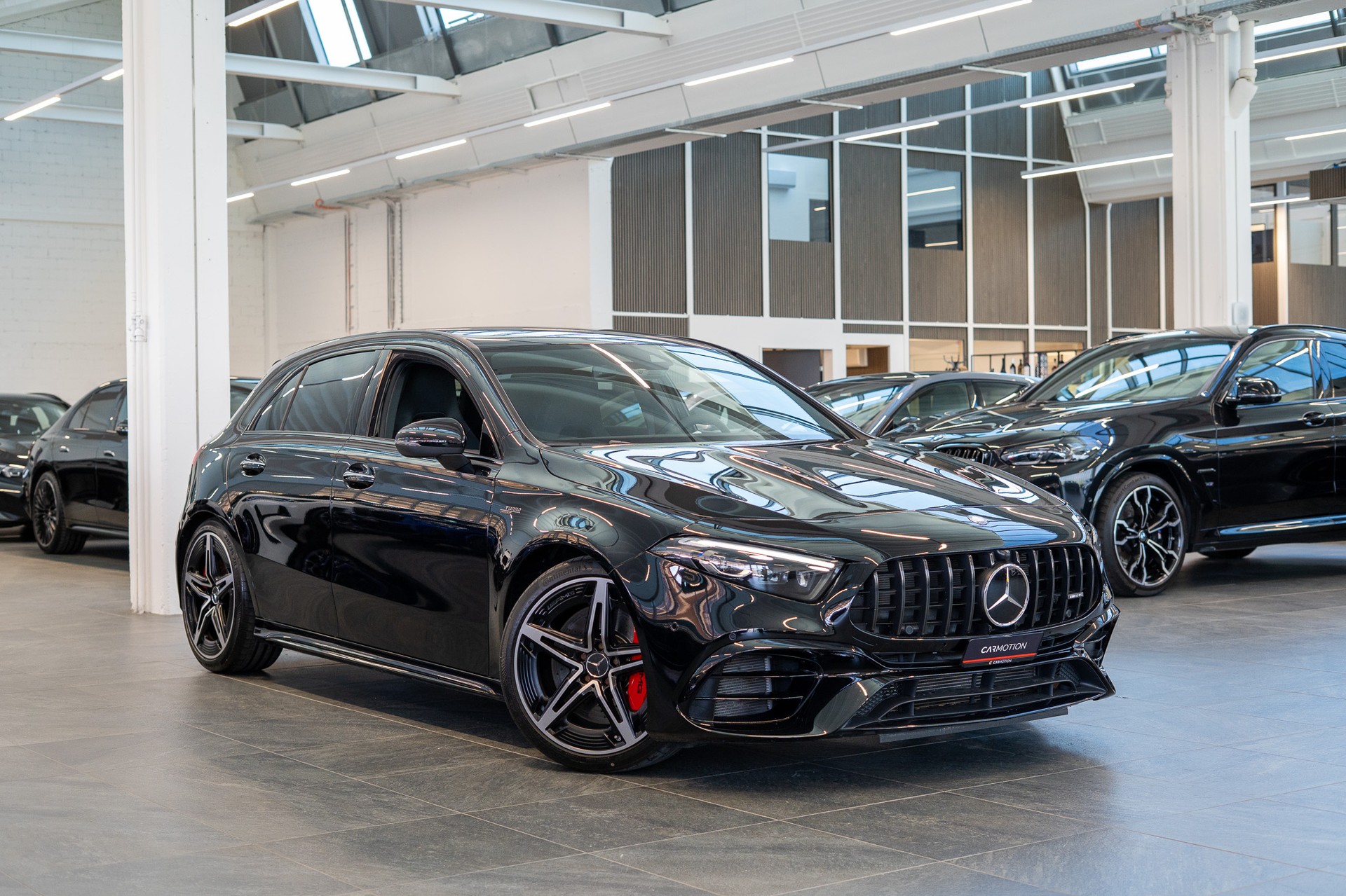 MERCEDES-BENZ A 45 S AMG 4matic+ / Burmester / Ambiente-beleuchtung / Alcantara-Lenkrad-image-2