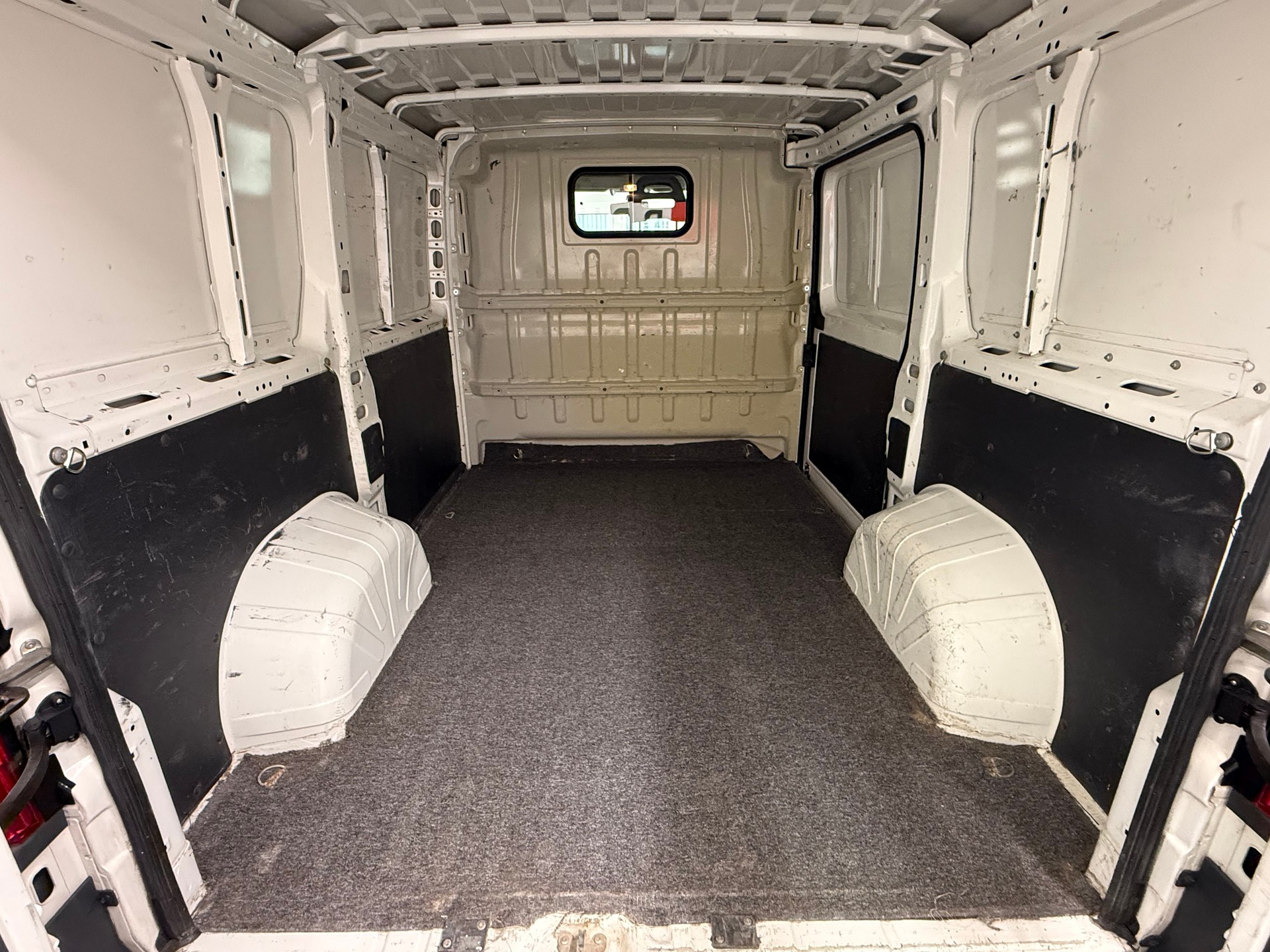 PEUGEOT Boxer 2.2 HDI 330 L1H1-image-13