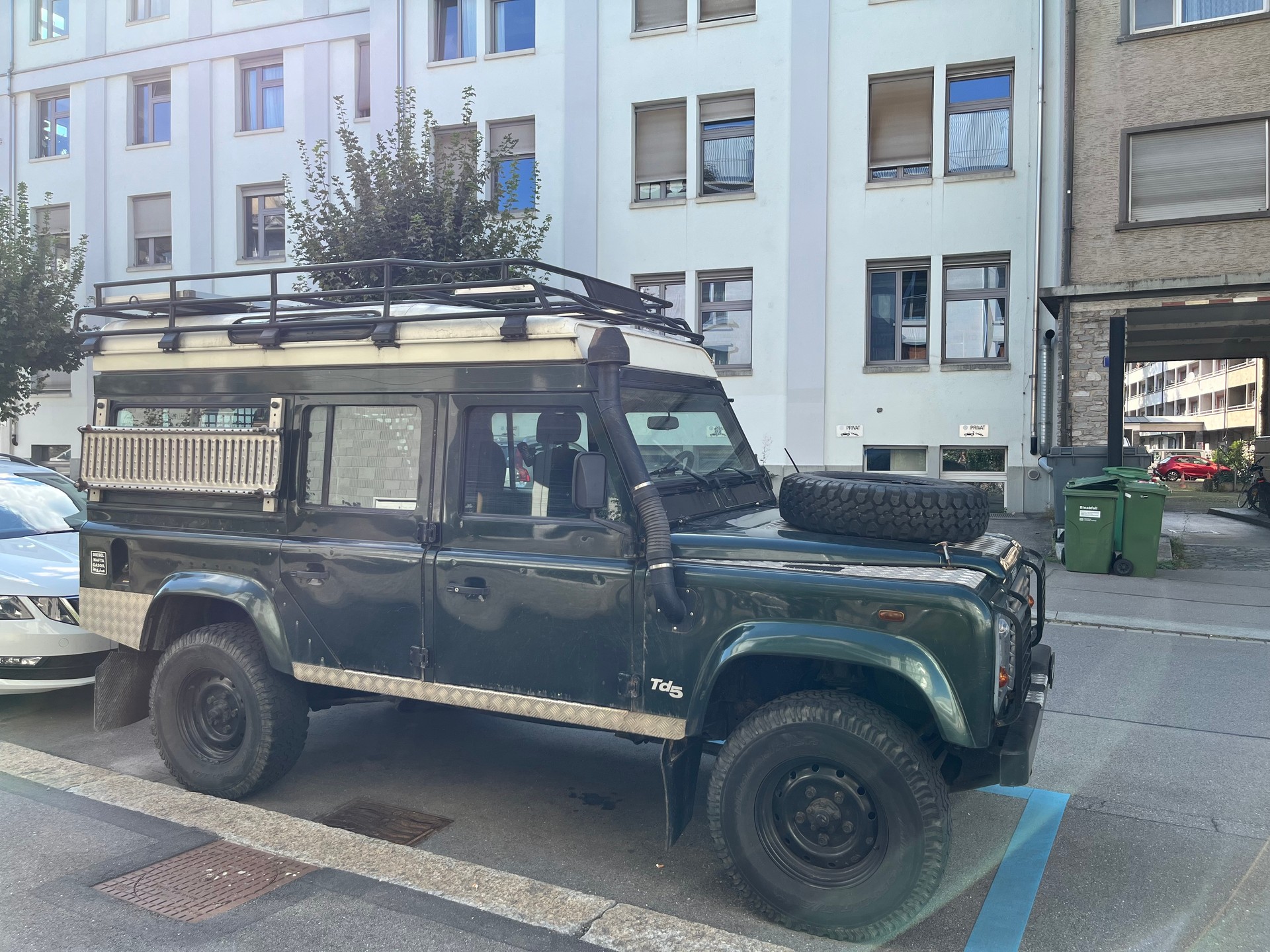 LAND ROVER 110 Td5-image-1