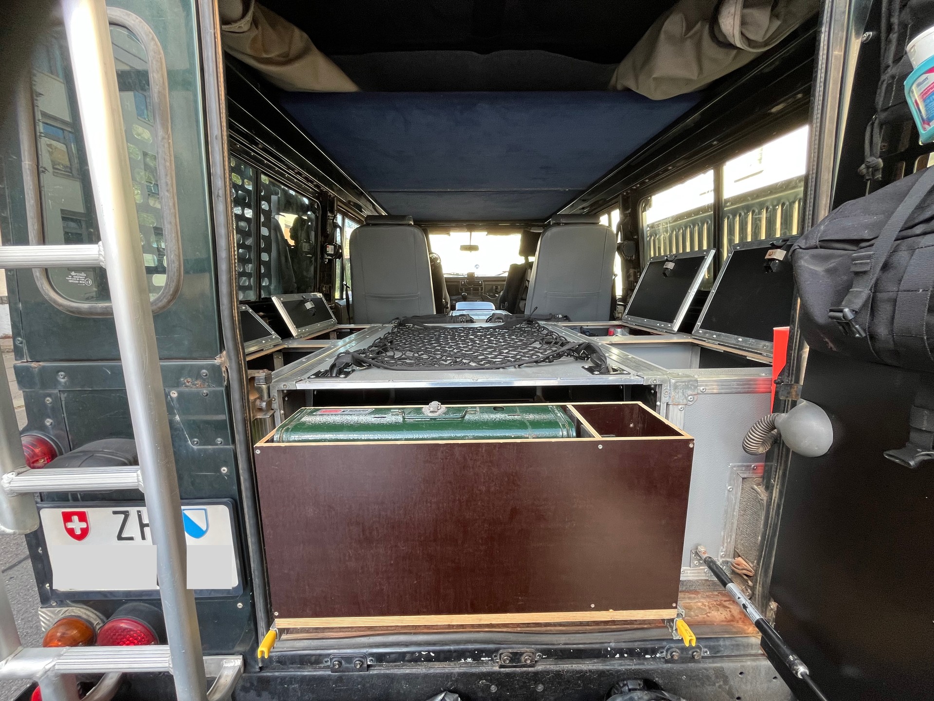 LAND ROVER 110 Td5-image-4