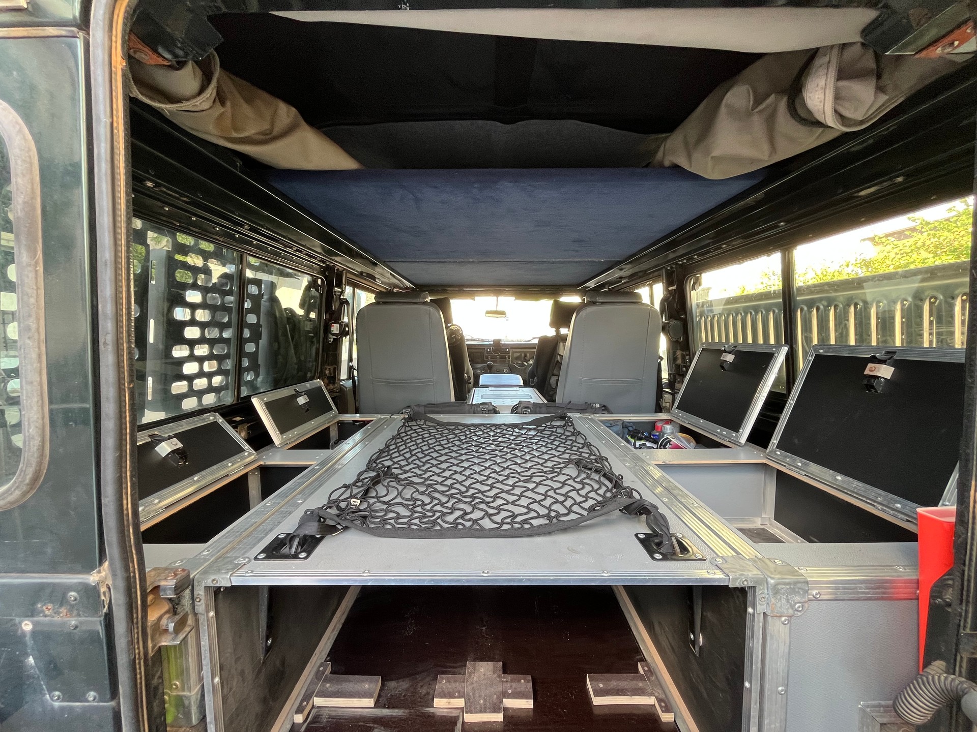 LAND ROVER 110 Td5-image-3