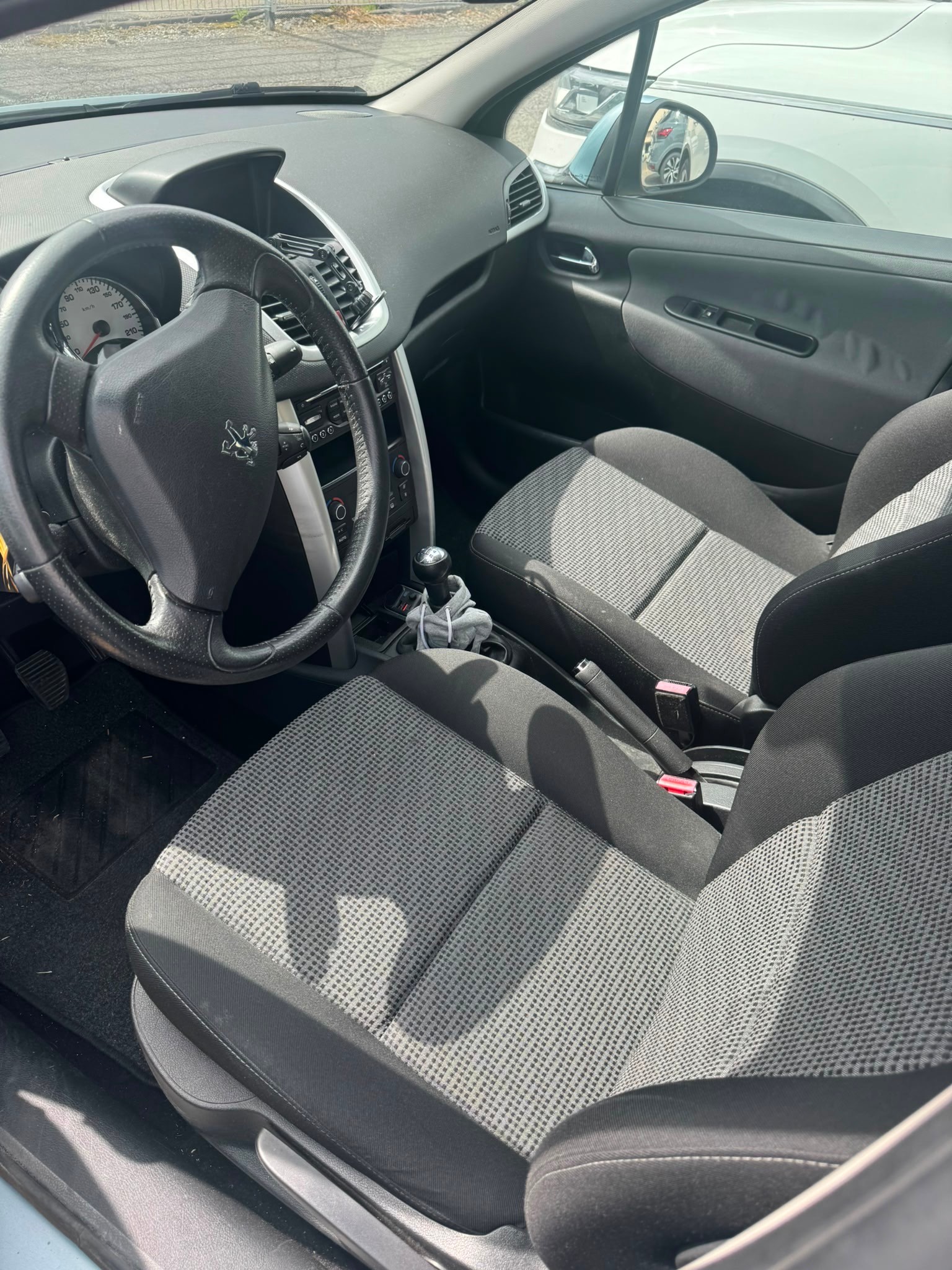 PEUGEOT 1.6i 16V-image-1