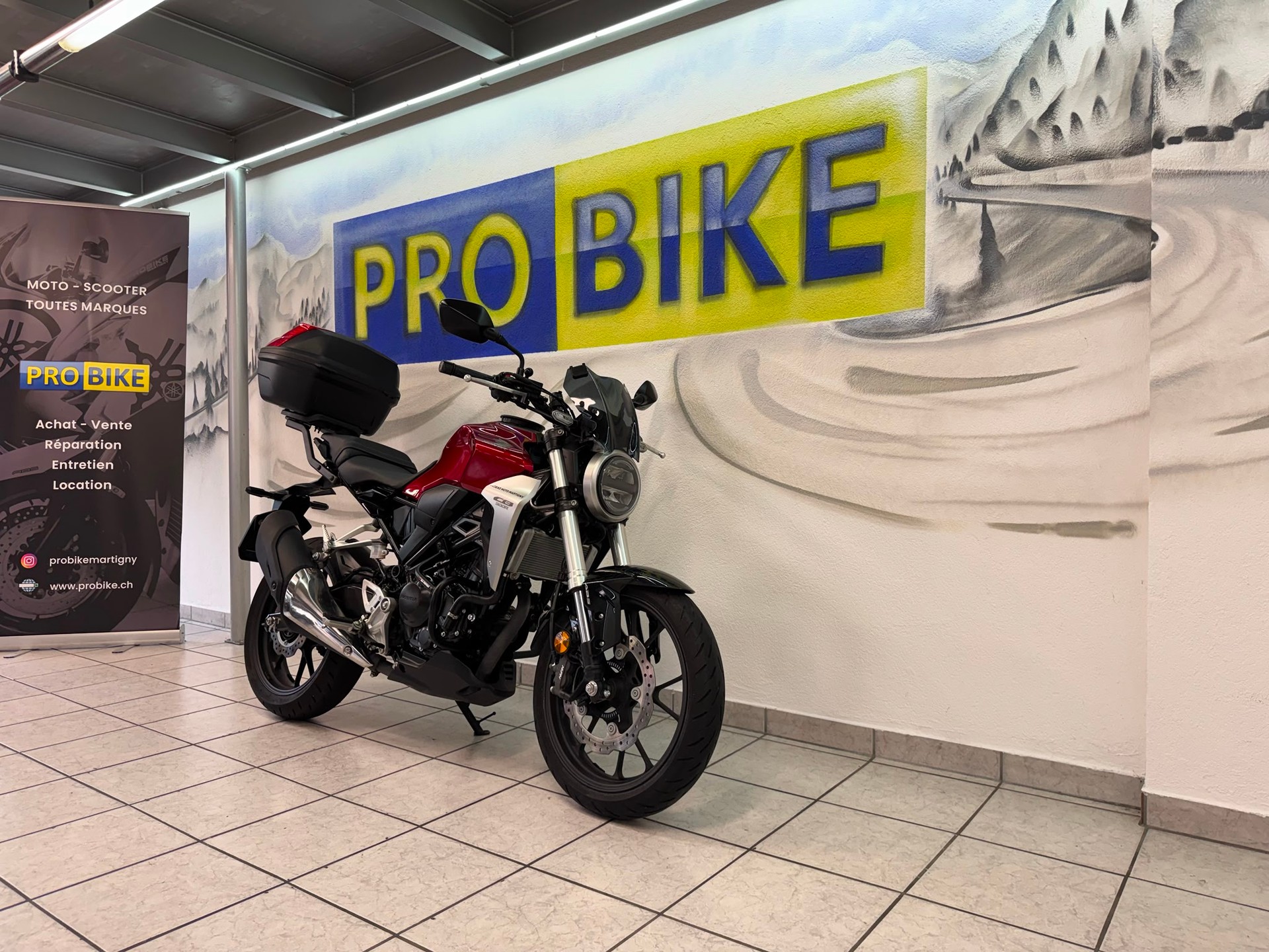 HONDA CB 300 R-image-0