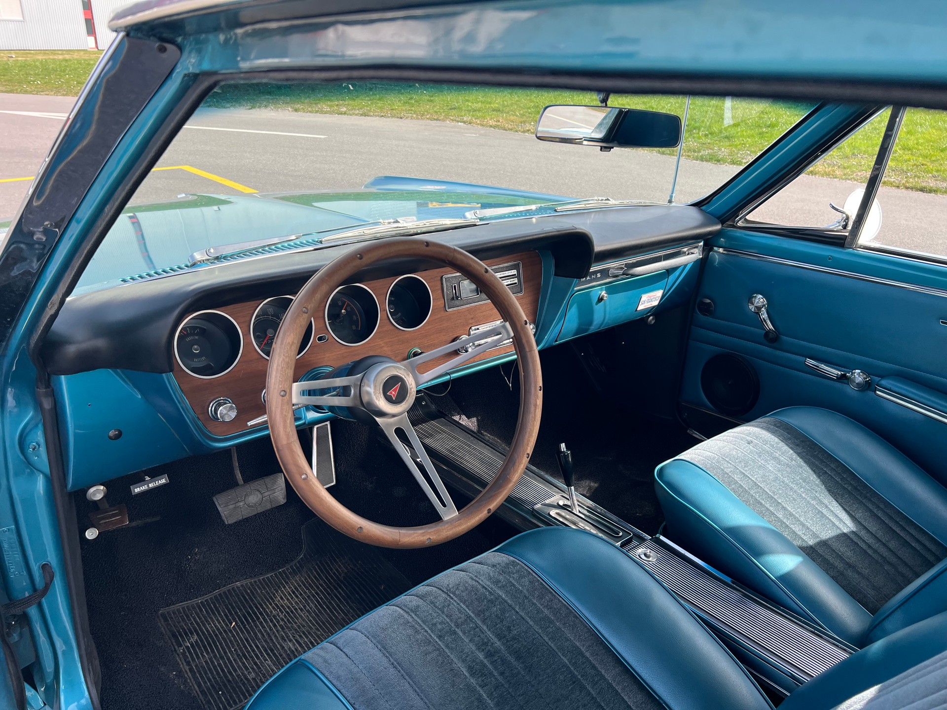 PONTIAC Le Mans-image-3