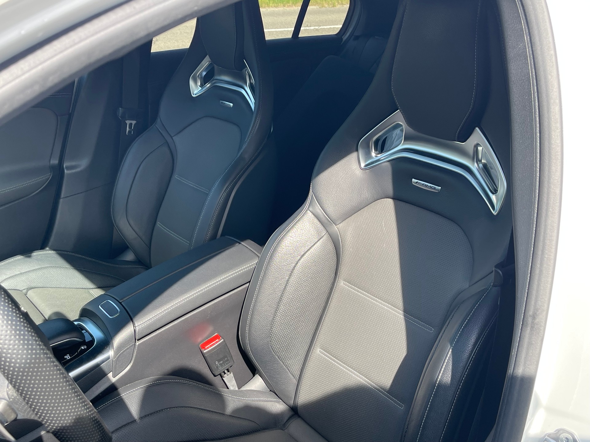 MERCEDES-BENZ A 35 AMG 4Matic Speedshift-image-3