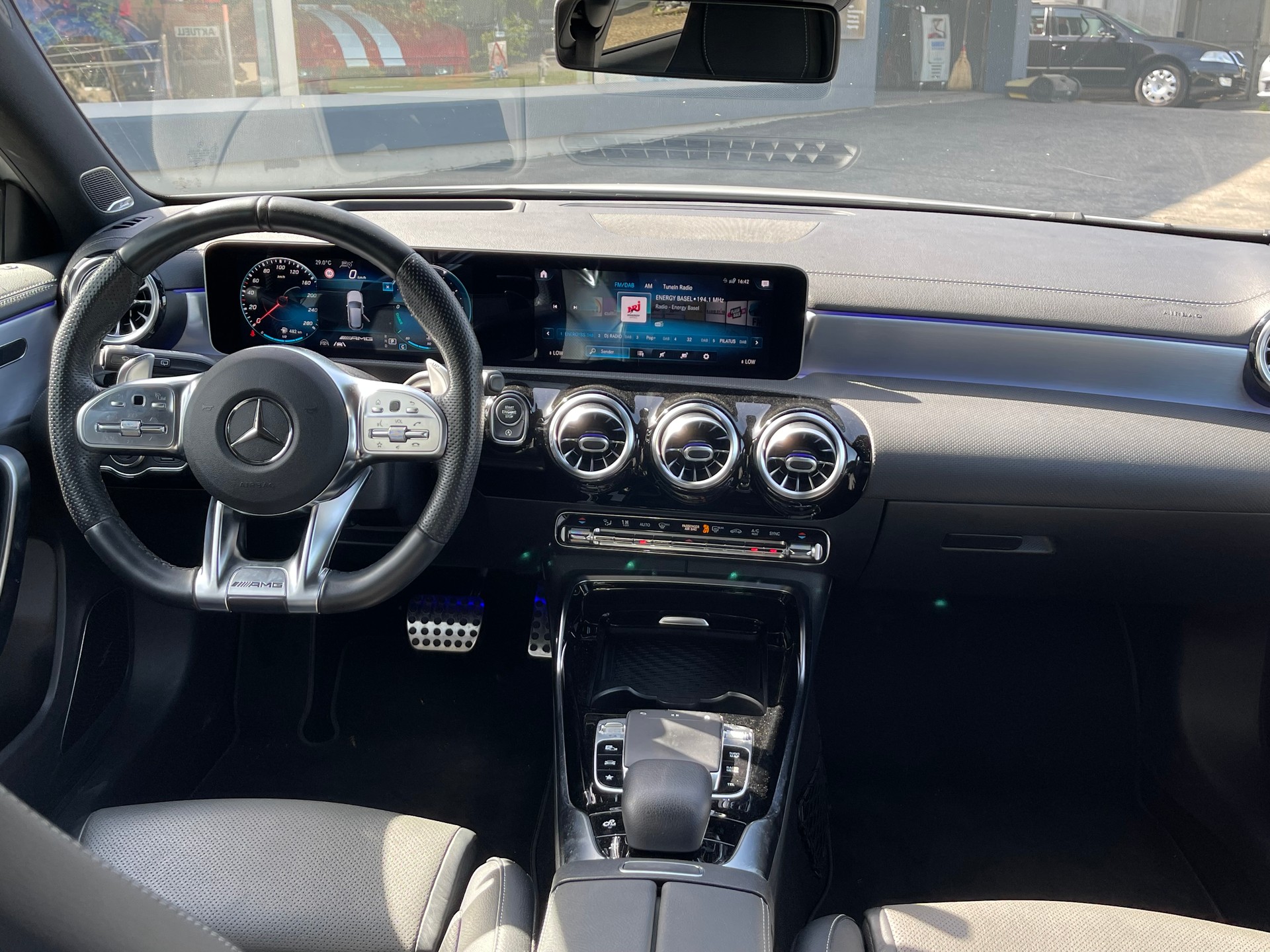 MERCEDES-BENZ A 35 AMG 4Matic Speedshift-image-4
