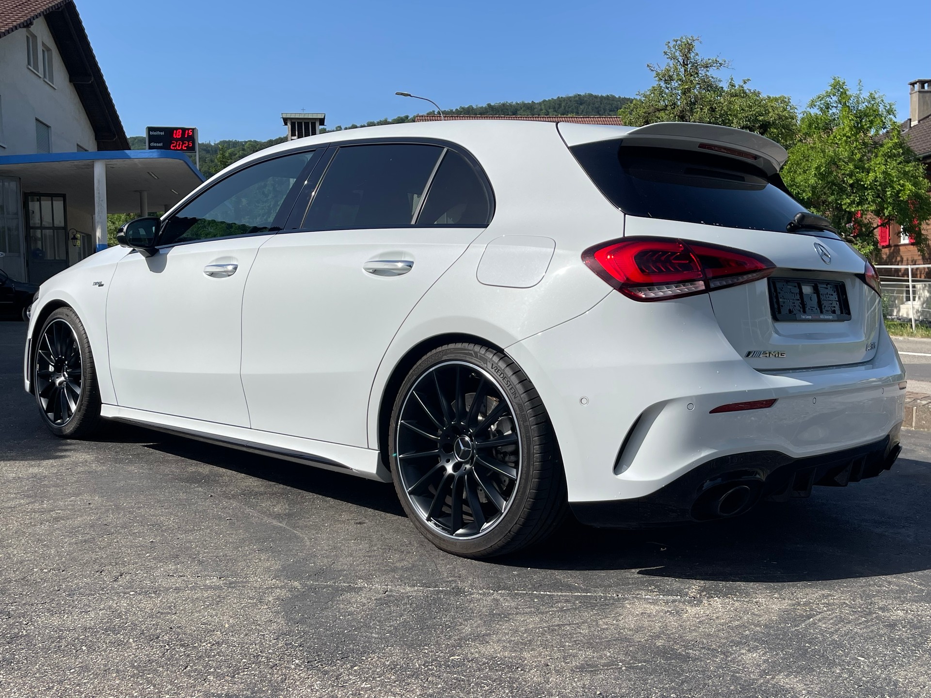 MERCEDES-BENZ A 35 AMG 4Matic Speedshift-image-7