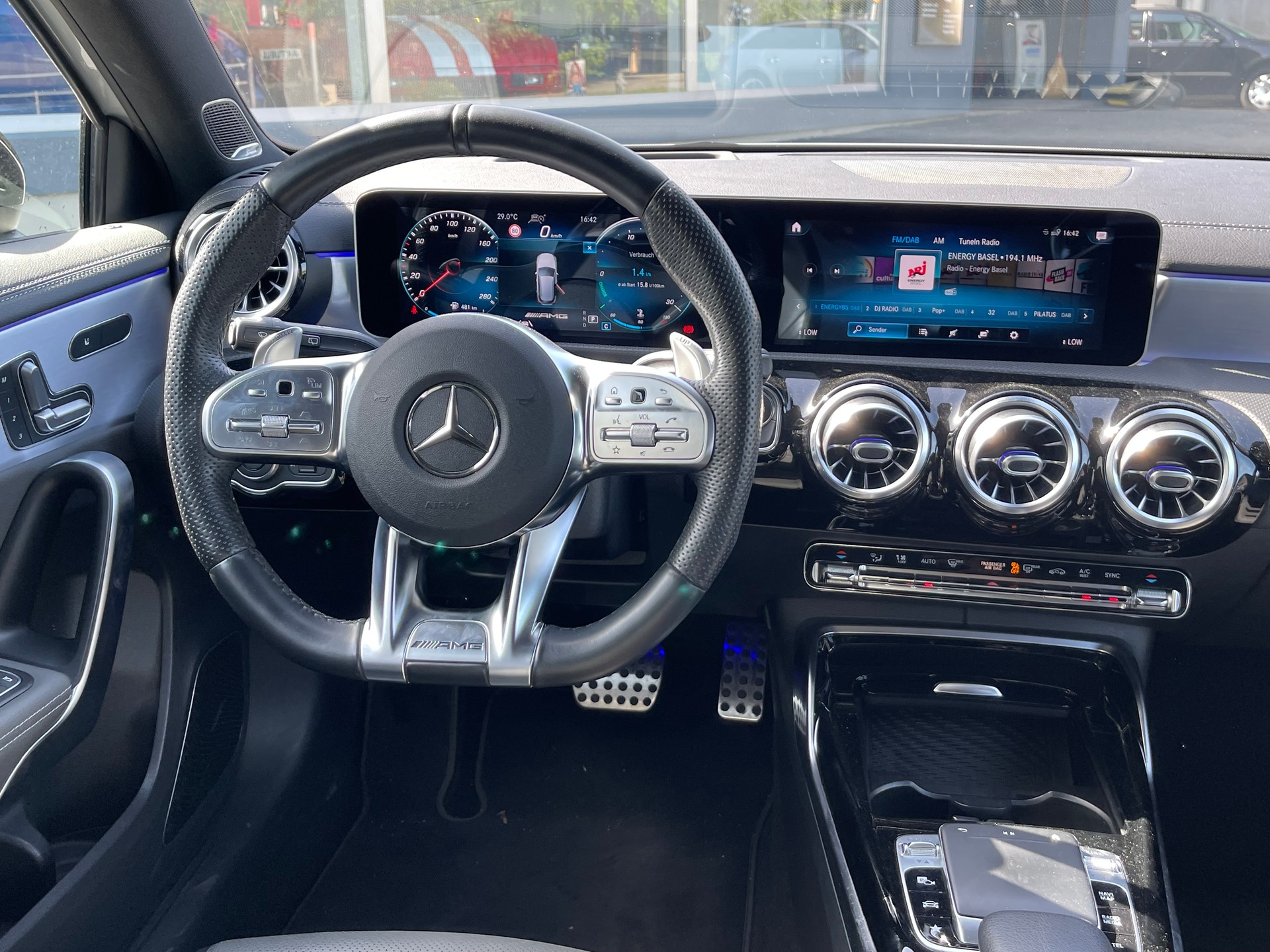 MERCEDES-BENZ A 35 AMG 4Matic Speedshift-image-5