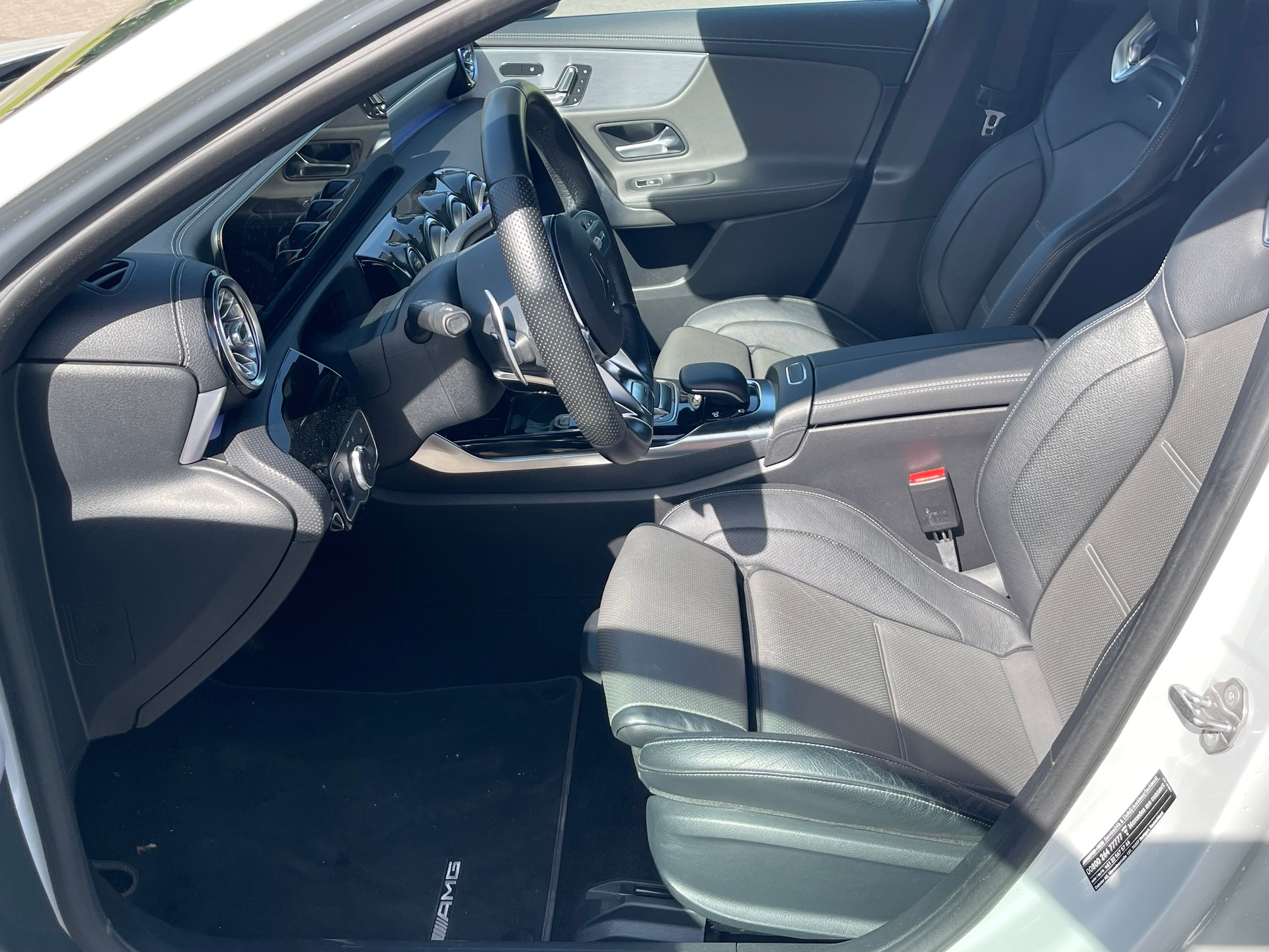 MERCEDES-BENZ A 35 AMG 4Matic Speedshift-image-2