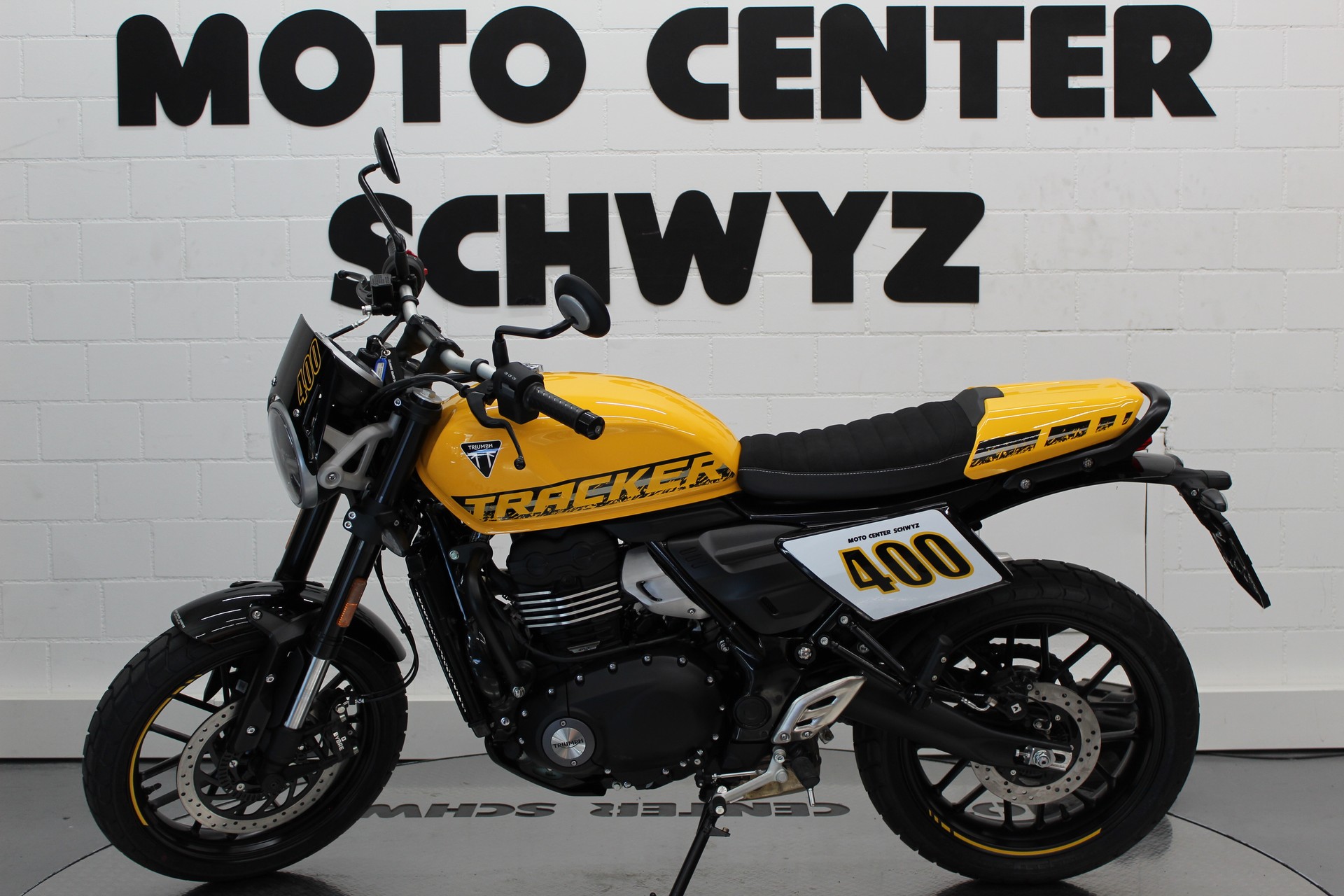TRIUMPH Tracker 400-showroom-element-3