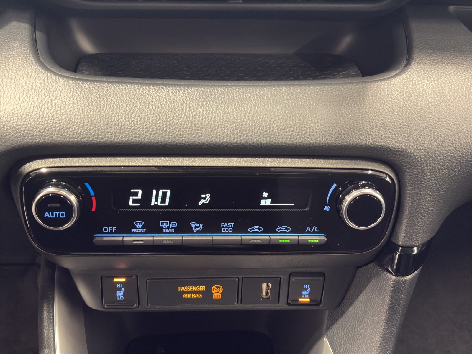 TOYOTA Yaris 1.5 VVT-i HSD Trend-image-14
