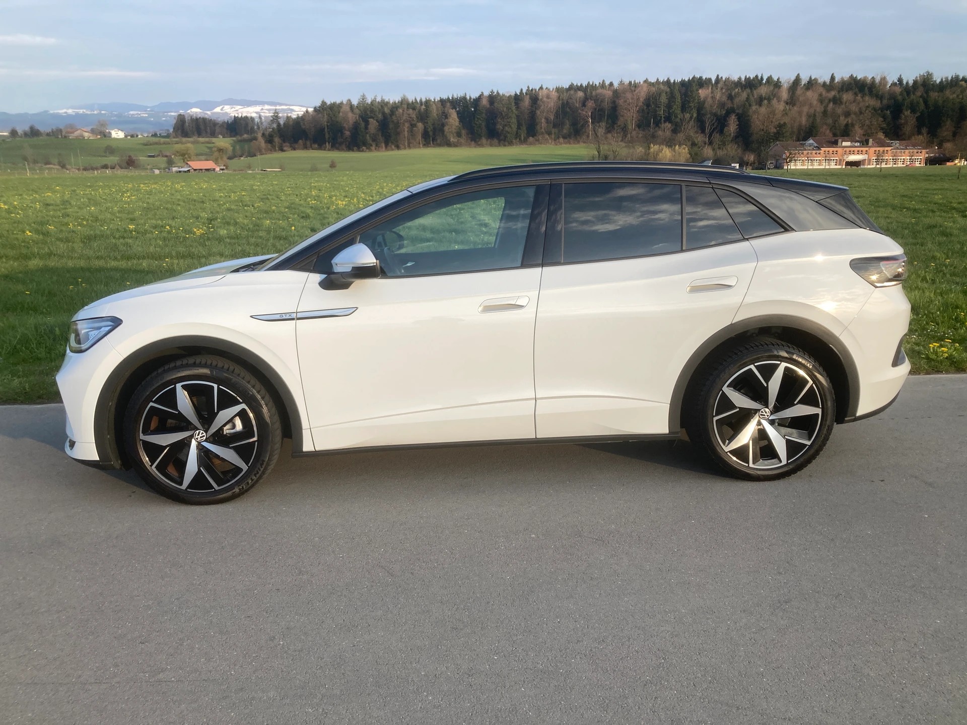 VW ID.4 GTX 77 kWh 4Motion mit Panorama Dach-image-4