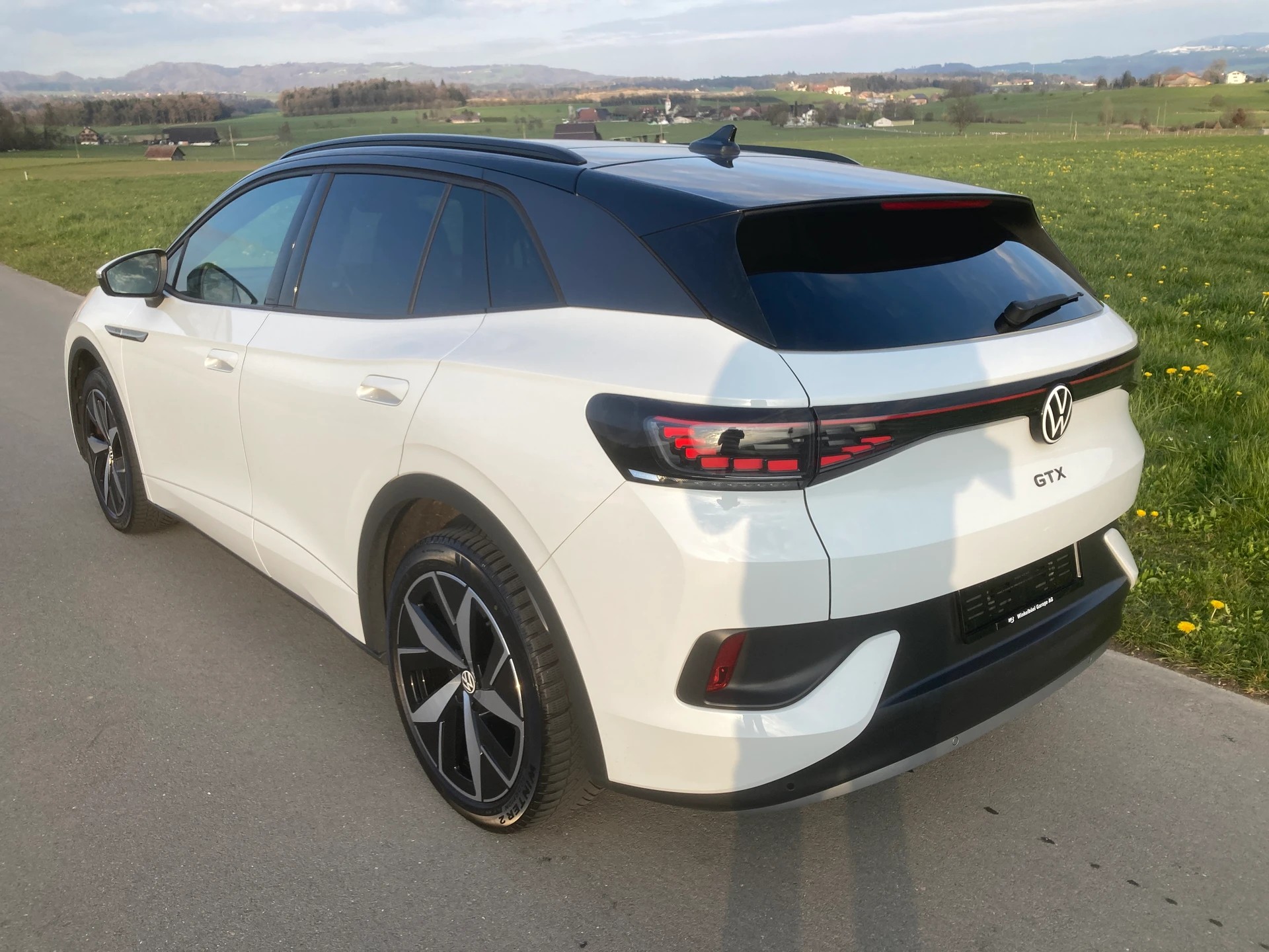 VW ID.4 GTX 77 kWh 4Motion mit Panorama Dach-image-3