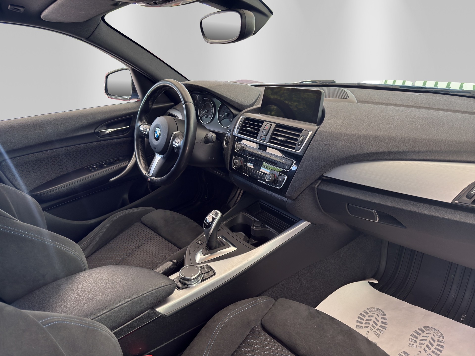 BMW 120d xDrive M Sport Steptronic-image-12