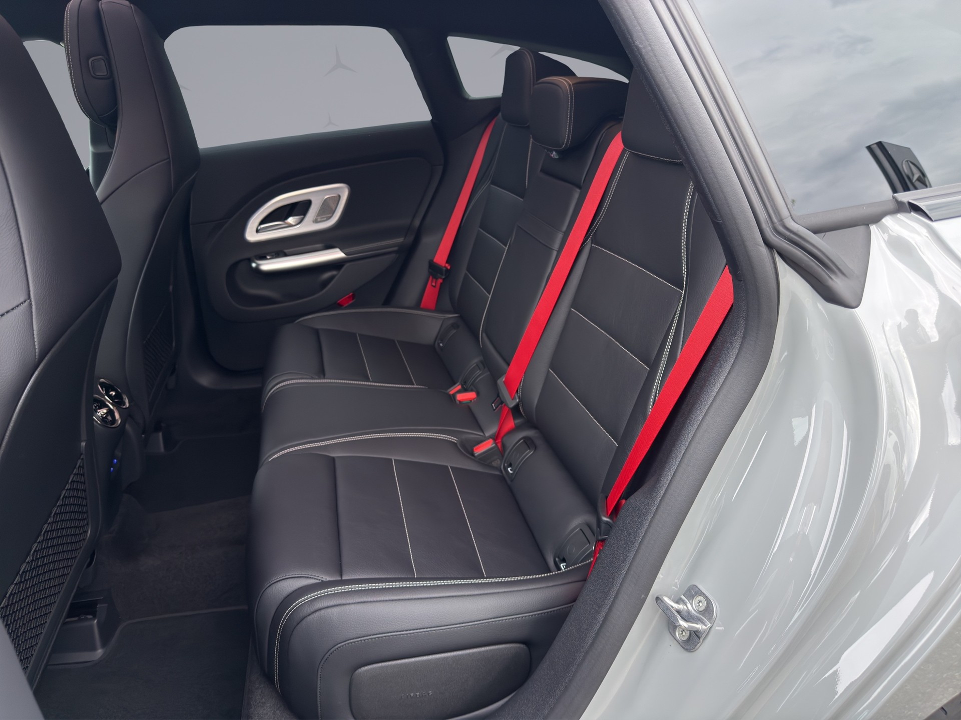 MERCEDES-BENZ CLA 220 Shooting Brake-image-11