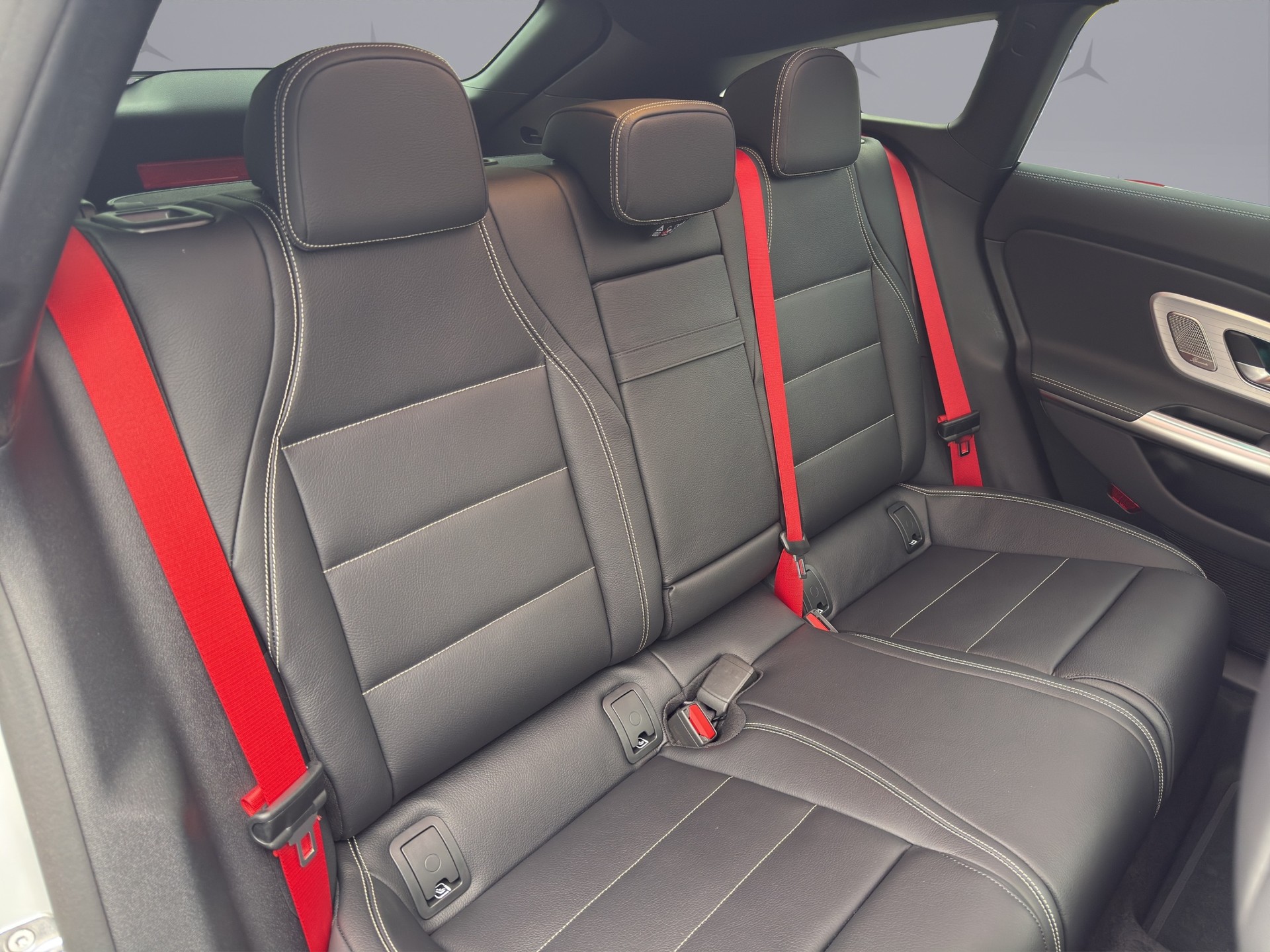 MERCEDES-BENZ CLA 220 Shooting Brake-image-16