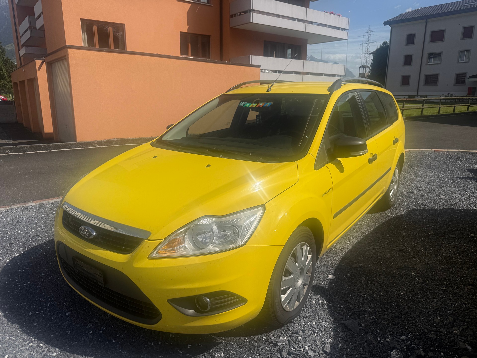FORD Focus 1.8i Flexifuel Ambiente-image-0
