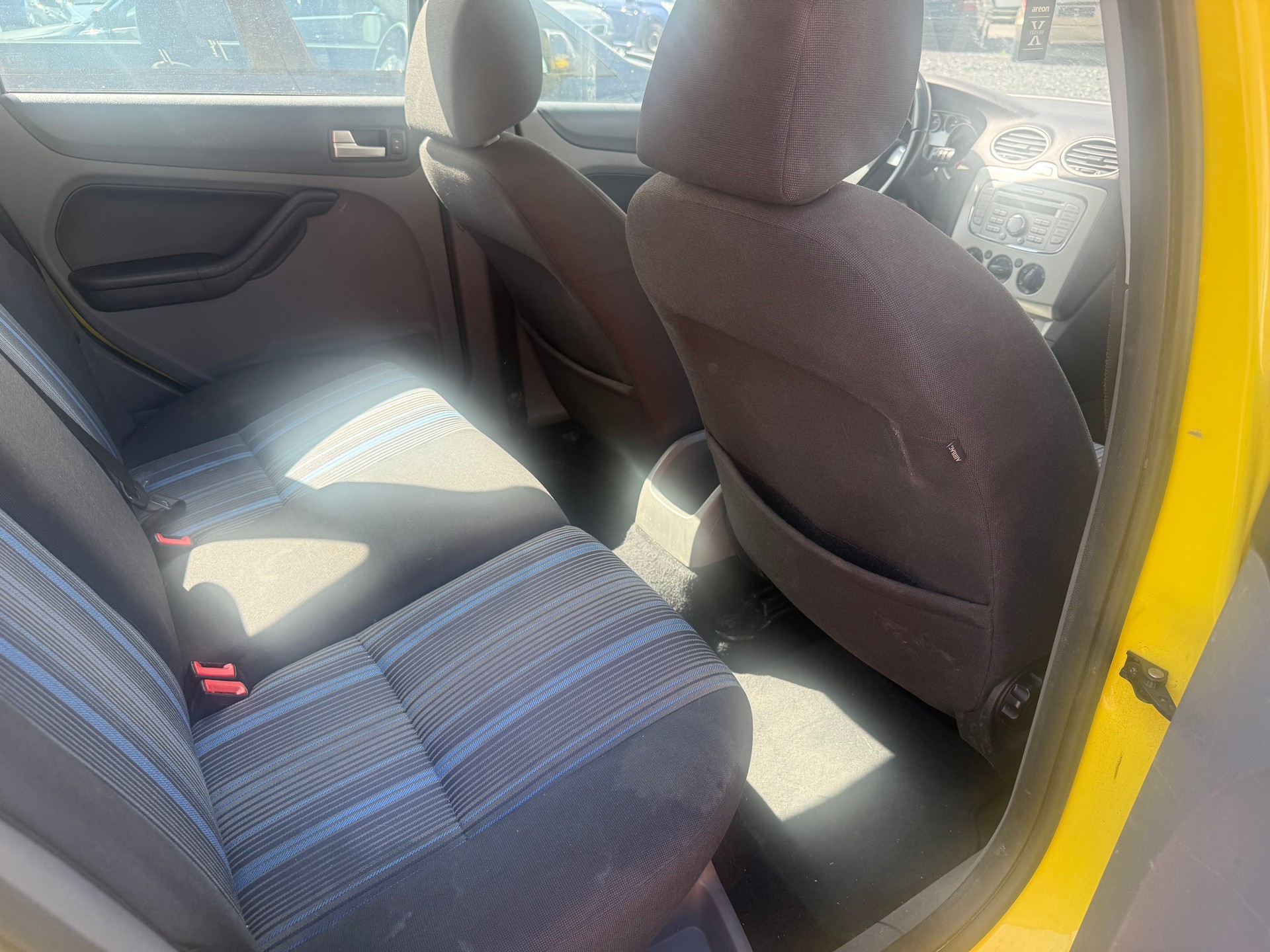 FORD Focus 1.8i Flexifuel Ambiente-image-5