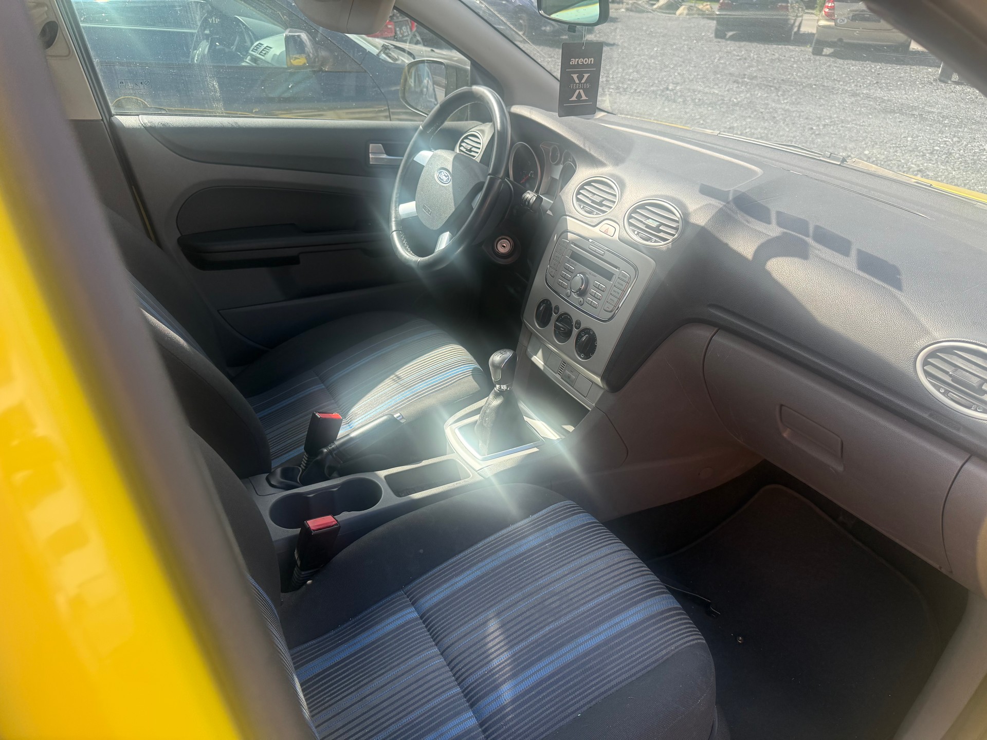 FORD Focus 1.8i Flexifuel Ambiente-image-4