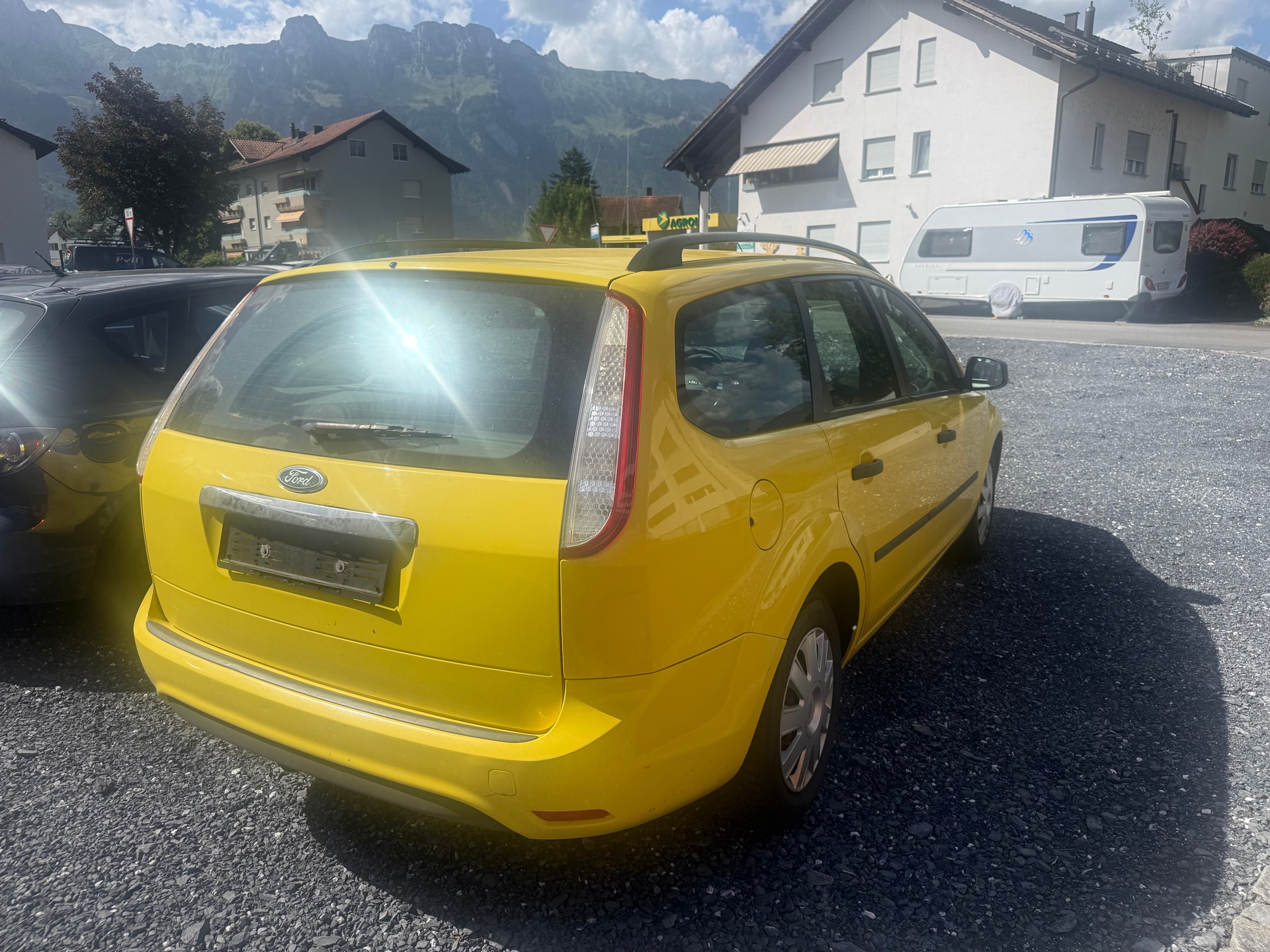 FORD Focus 1.8i Flexifuel Ambiente-image-2