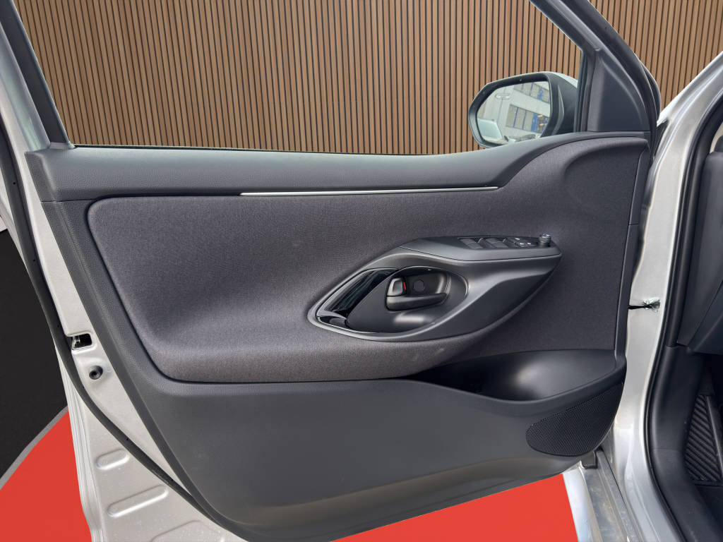 TOYOTA Yaris 1.5 VVT-i HSD Comfort Sport-image-20