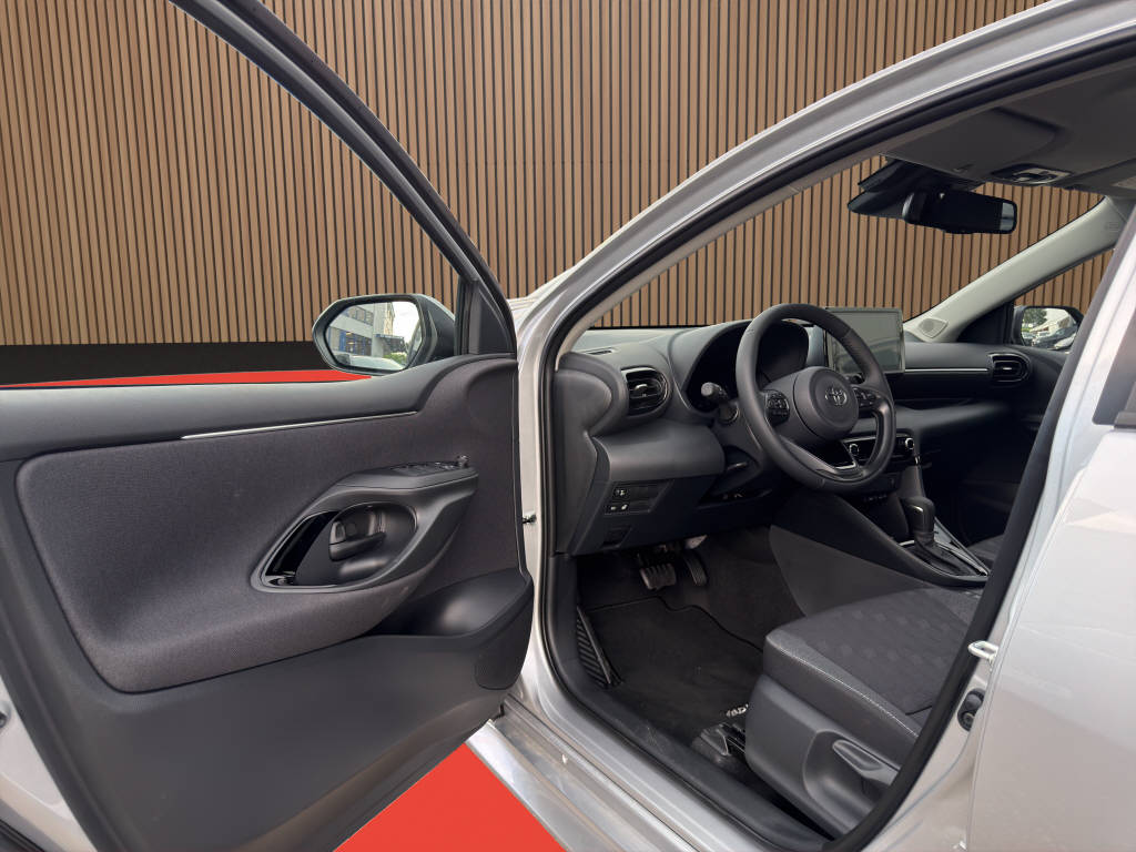 TOYOTA Yaris 1.5 VVT-i HSD Comfort Sport-image-10
