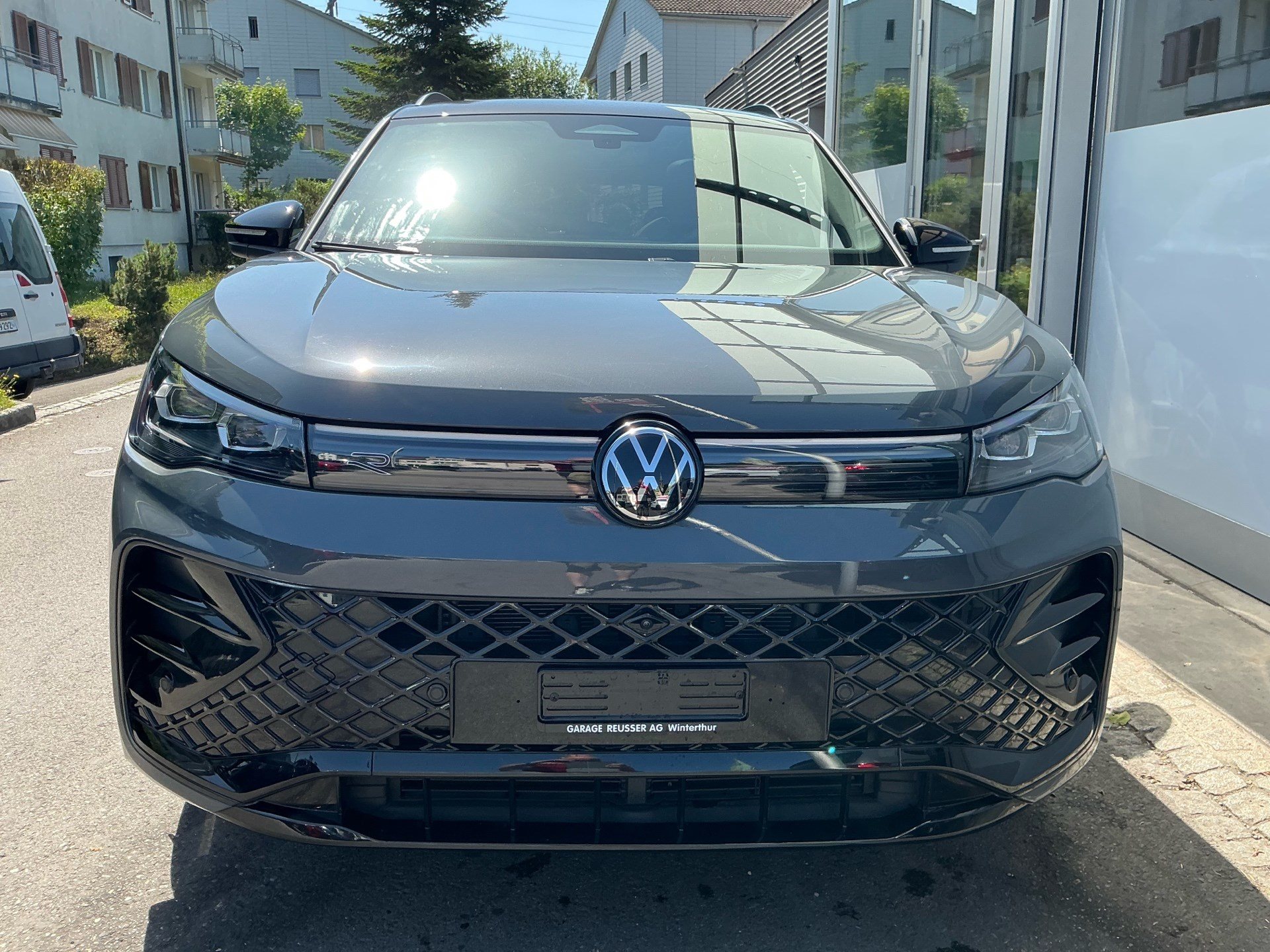 VW Tiguan 2.0 TSI 265 PS 4Motion R-Line *** PANORAMADACH & ANHÄNGERKUPPLUNG ***-showroom-element-1