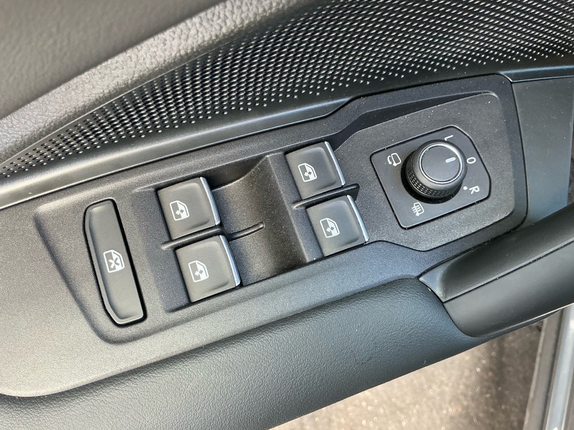 VW Tiguan 2.0 TSI 265 PS 4Motion R-Line *** PANORAMADACH & ANHÄNGERKUPPLUNG ***-image-27
