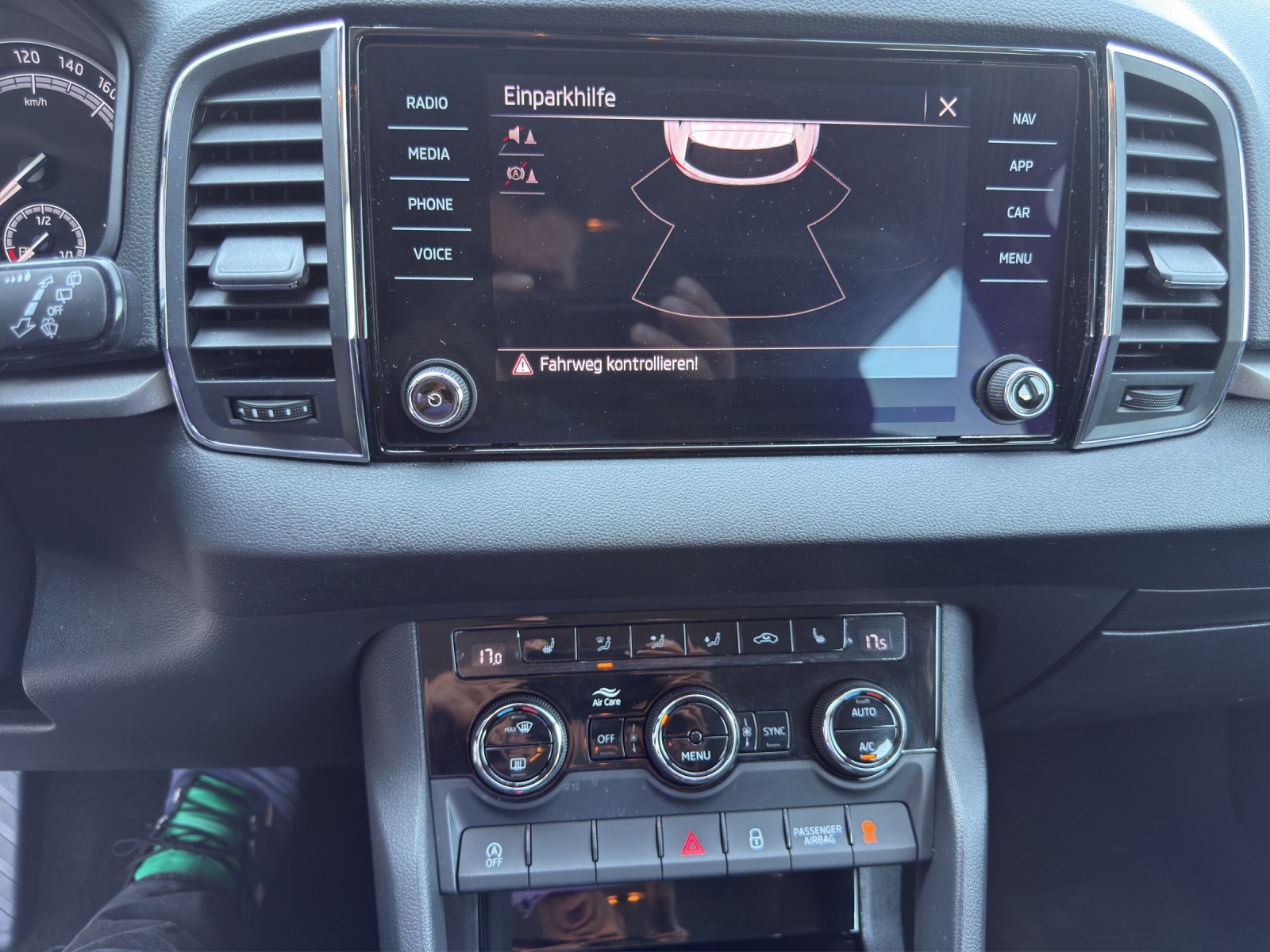 SKODA Karoq 2.0 TDI CR Ambition 4x4 DSG-image-13