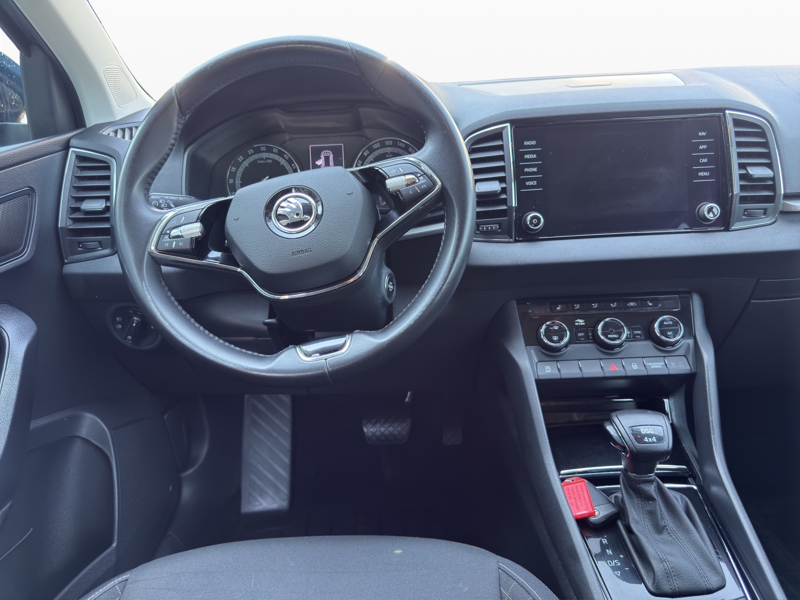 SKODA Karoq 2.0 TDI CR Ambition 4x4 DSG-image-12