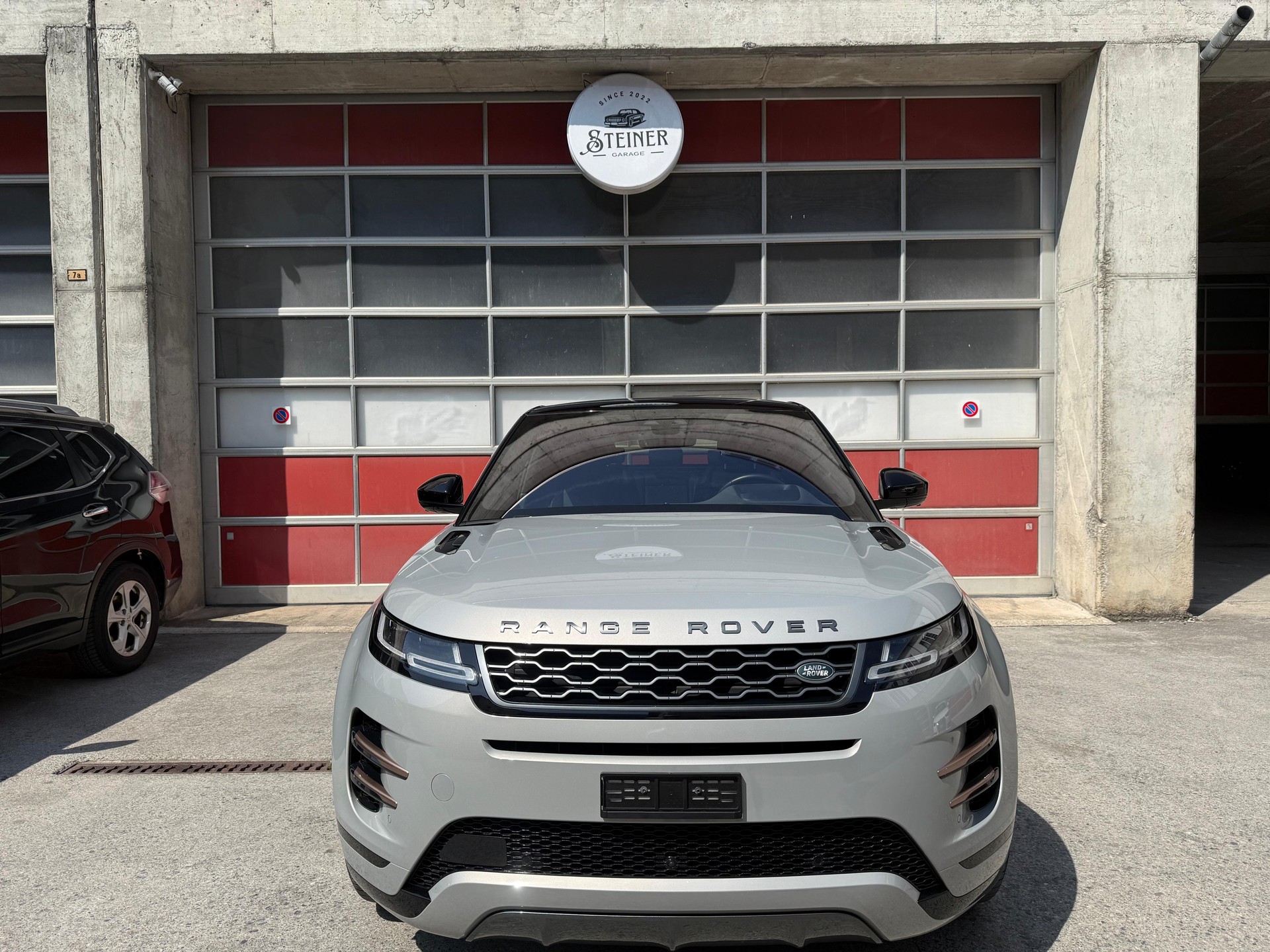 LAND ROVER 2.0 T 250 R-Dynamic-image-0