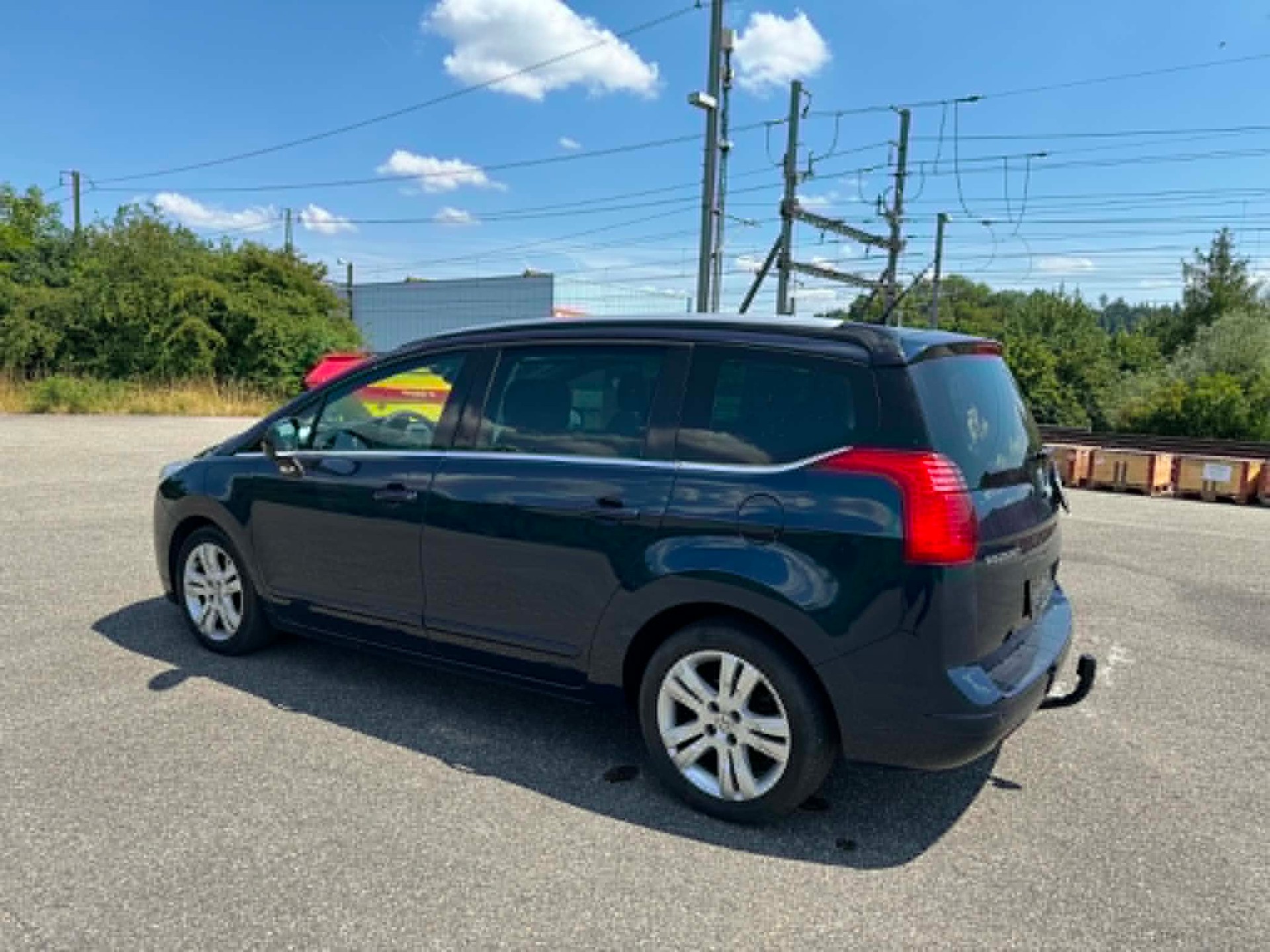 PEUGEOT 5008 2.0 HDI Sport-image-3