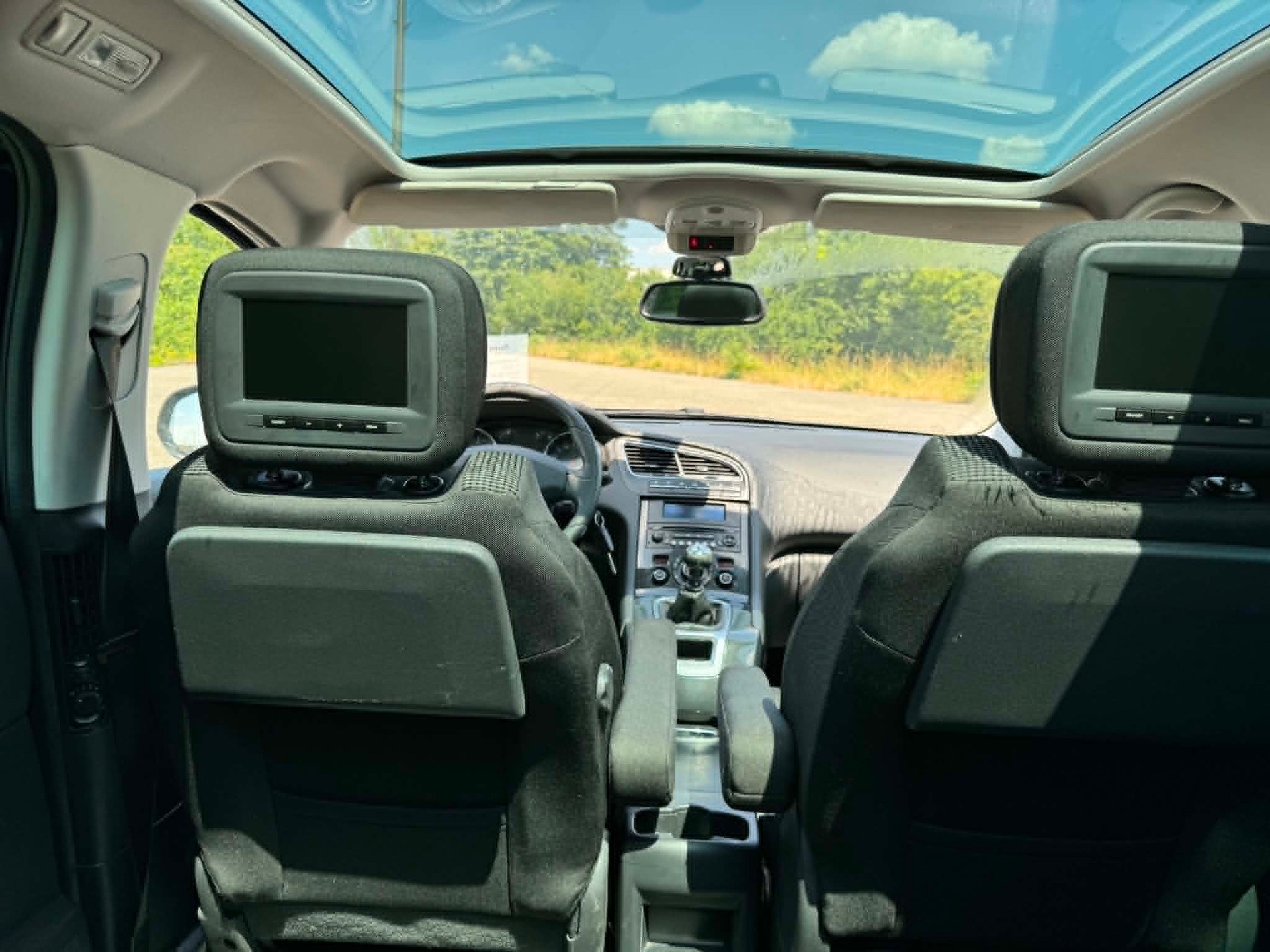 PEUGEOT 5008 2.0 HDI Sport-image-6