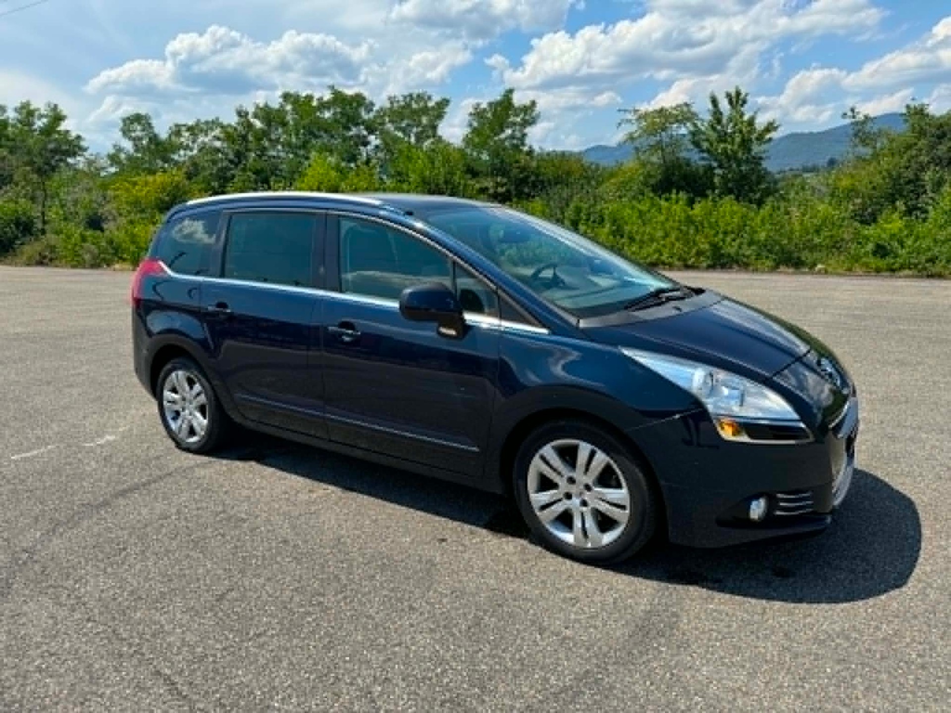 PEUGEOT 5008 2.0 HDI Sport-image-0