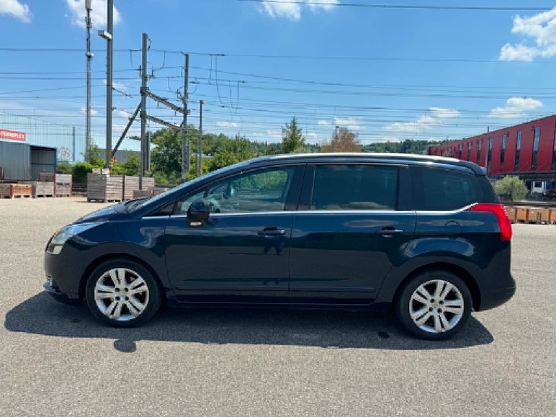 PEUGEOT 5008 2.0 HDI Sport-image-9