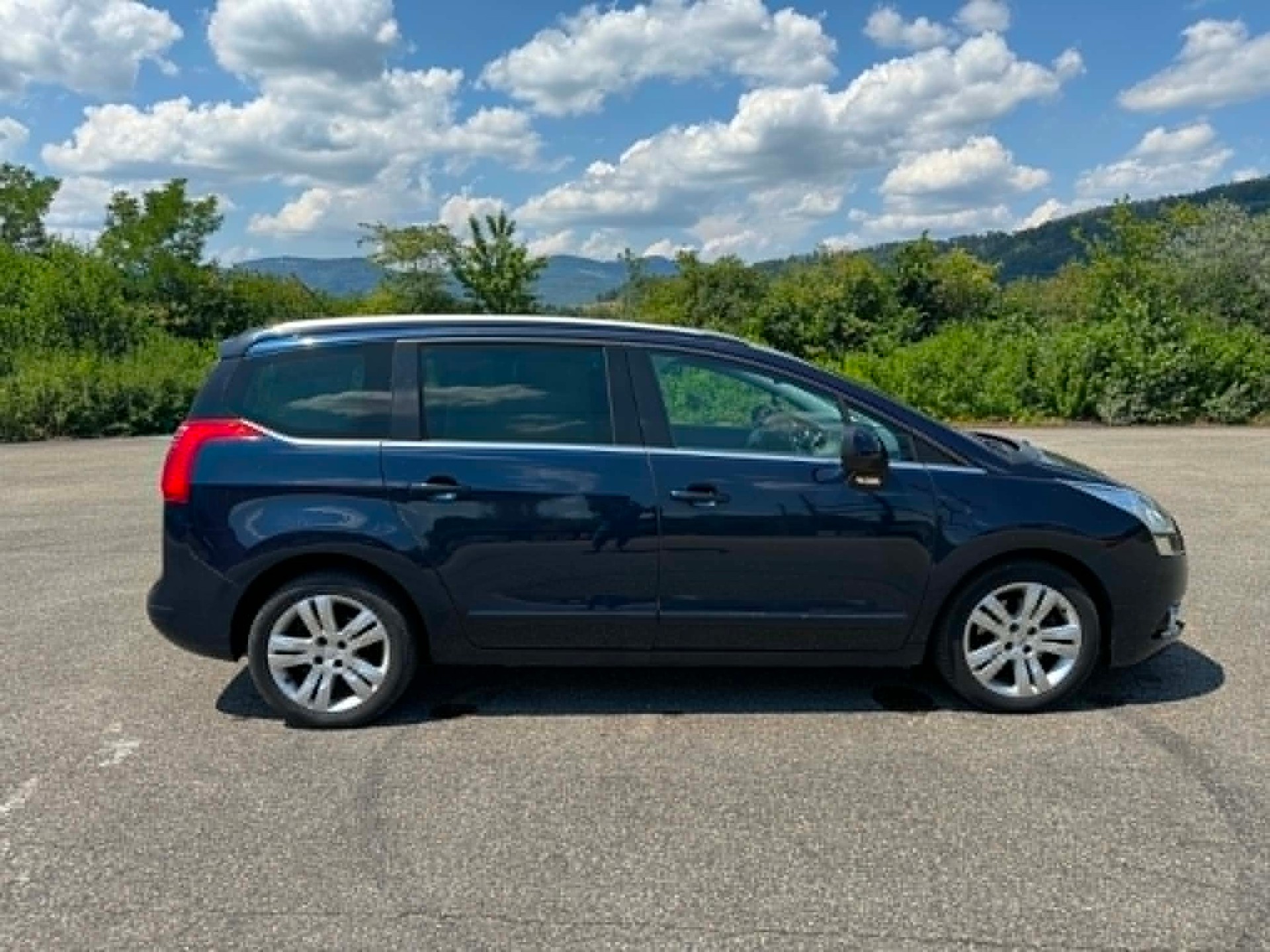 PEUGEOT 5008 2.0 HDI Sport-image-8